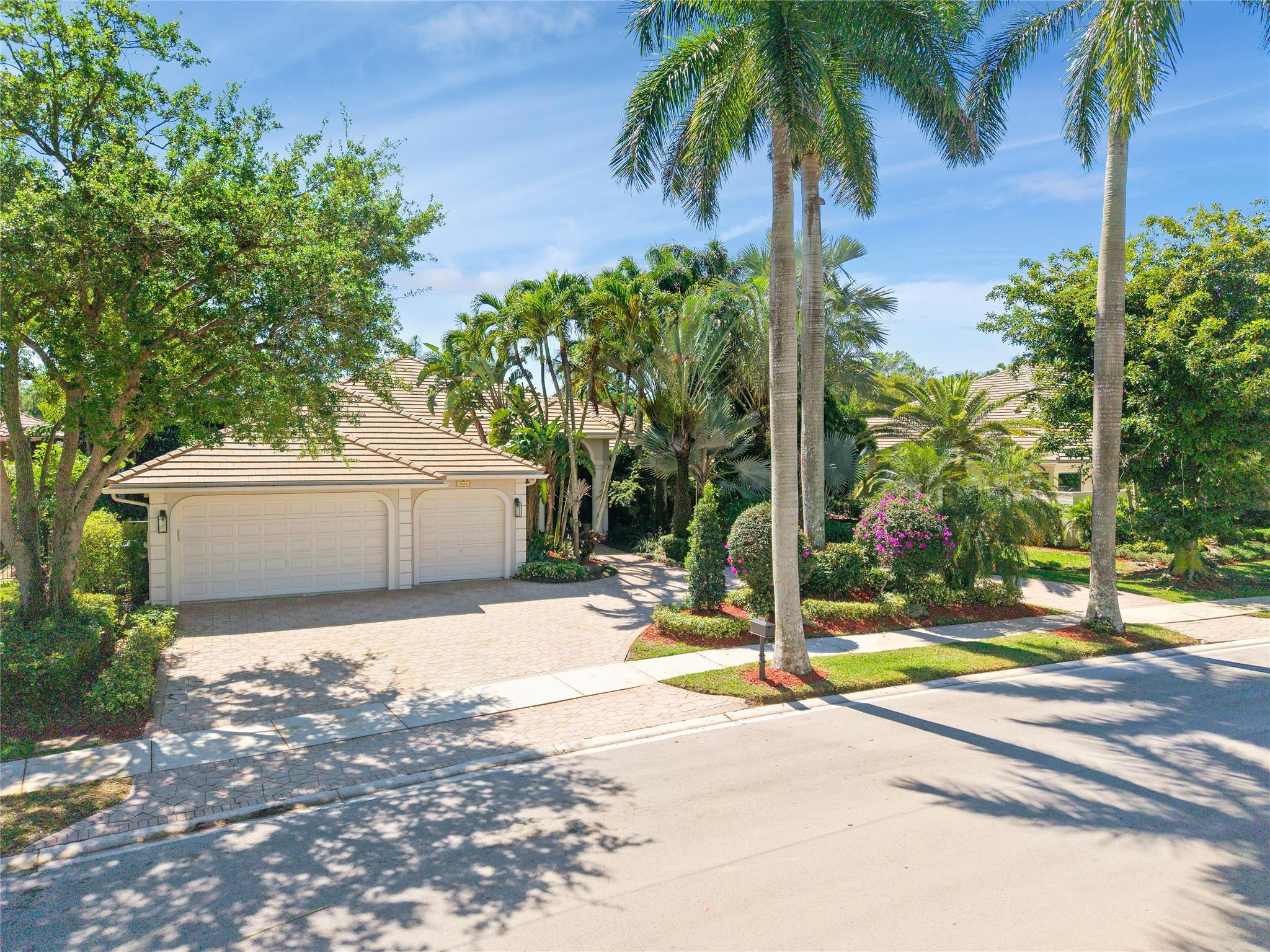 2520 Princeton Court, Weston, FL 33327, Weston - Photo 2