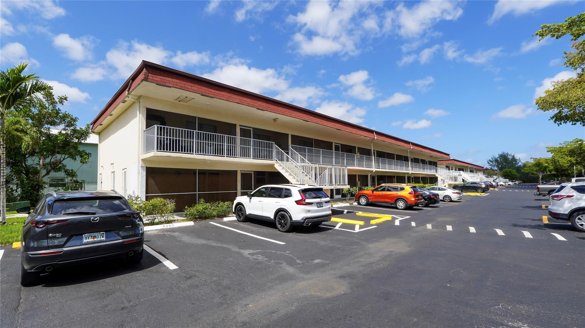 5377 SW 40th Avenue 105, Fort Lauderdale, FL 33314, Fort Lauderdale - Photo 2