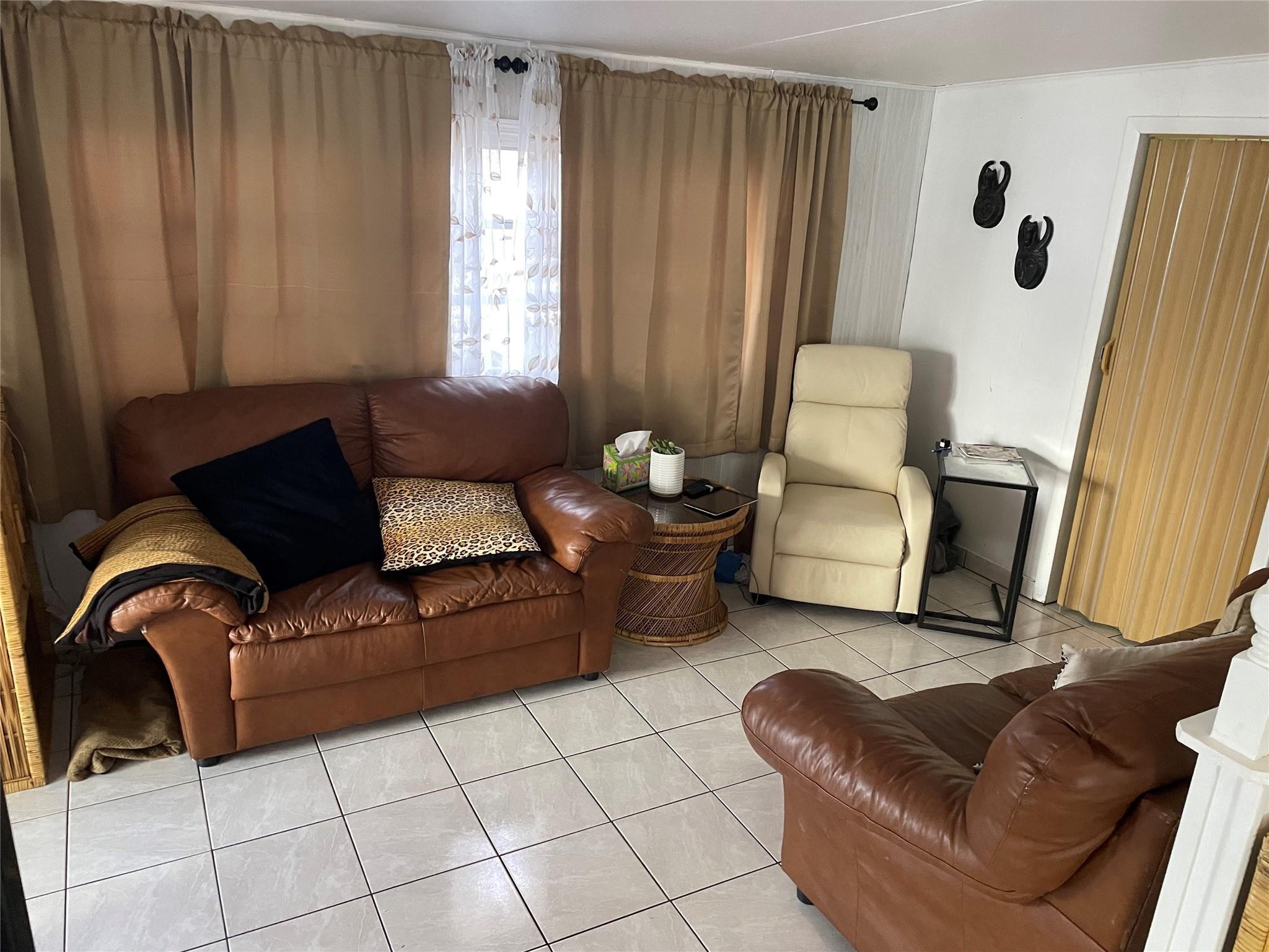 8610 SW 18th Court, Davie, FL 33324, Davie - Photo 4