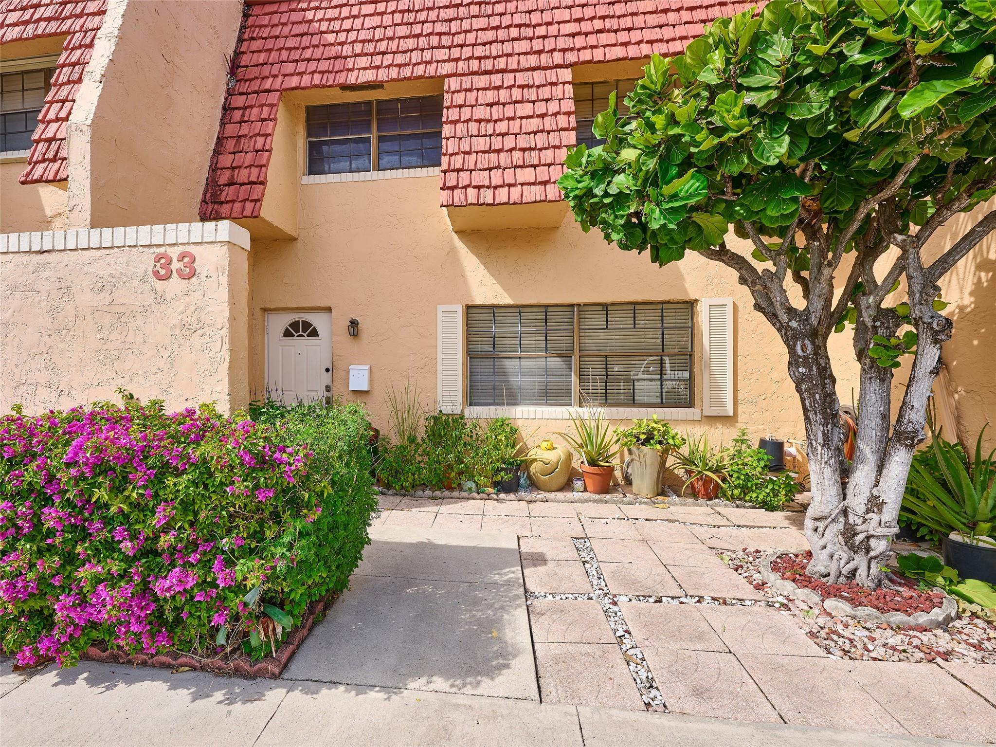 33 Spinning Wheel Lane 33, Tamarac, FL 33319, Tamarac - Photo 2