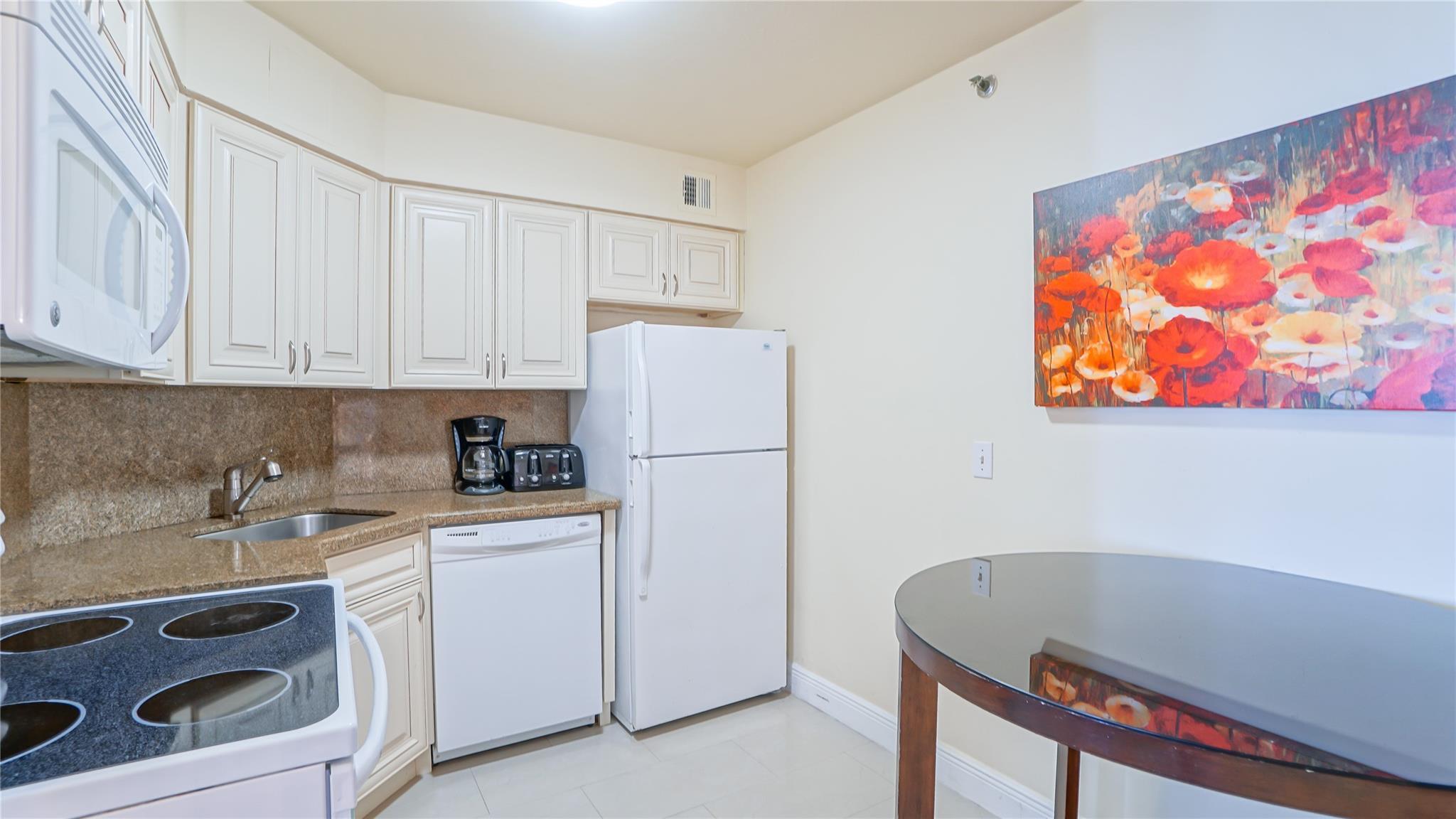 5225 Collins Avenue 1417, Miami Beach, FL 33140, Miami Beach - Photo 5