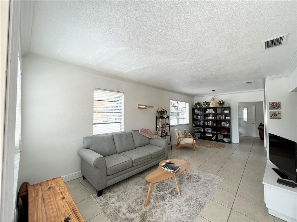 225 E 41st Street, Hialeah, FL 33013, Hialeah - Photo 2