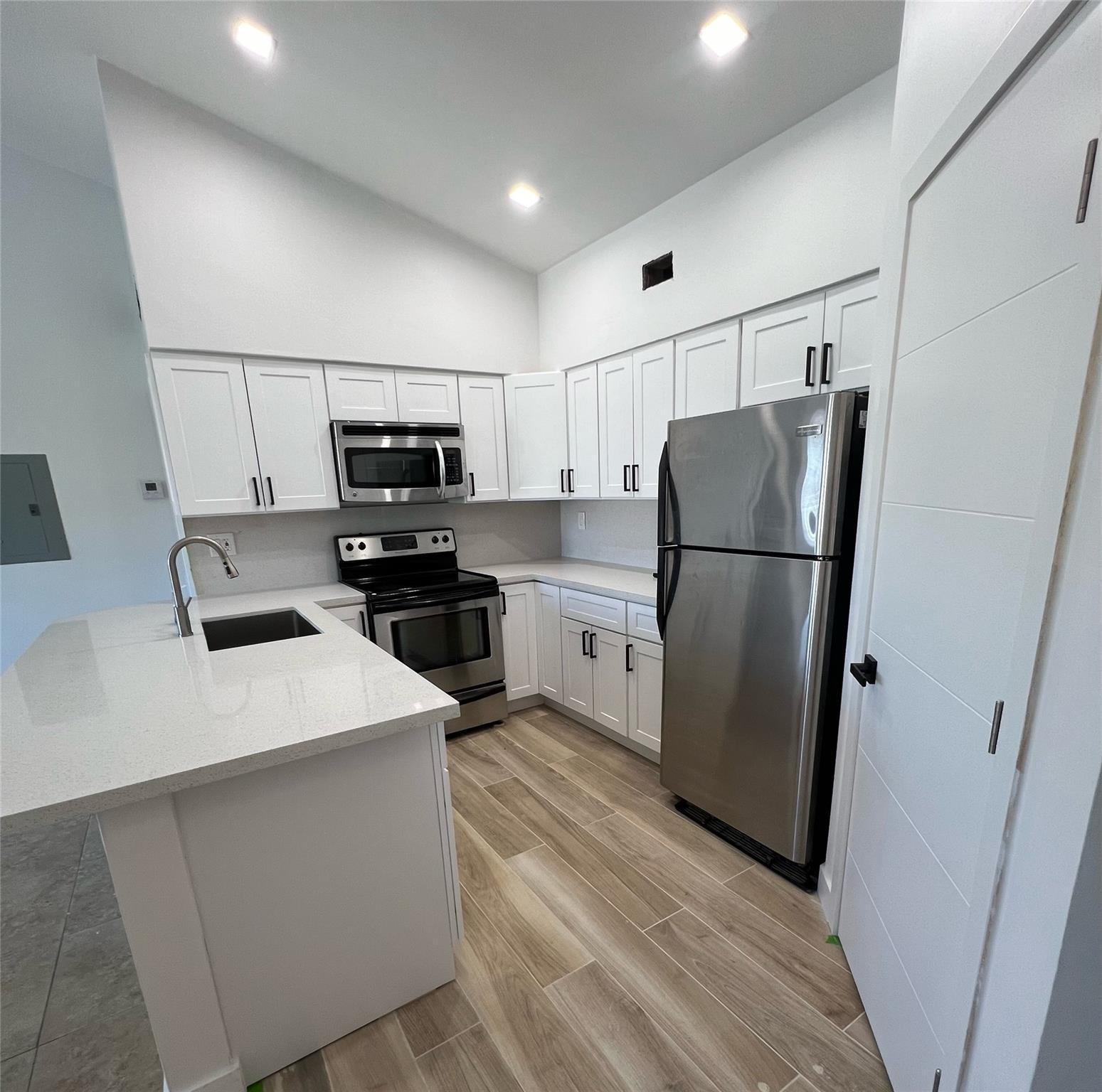 2550 SW 18th Terrace 1810, Fort Lauderdale, FL 33315, Fort Lauderdale - Photo 3