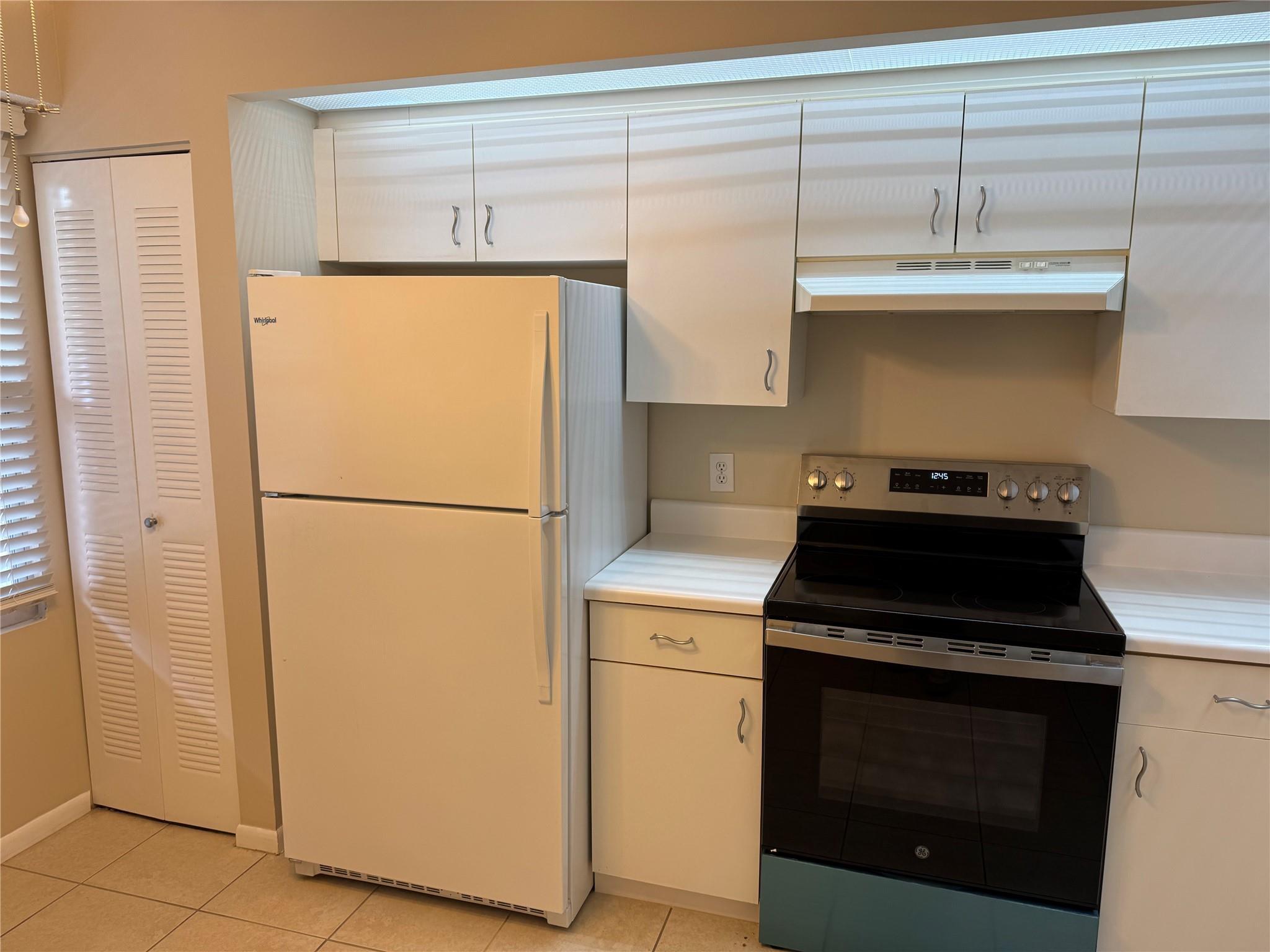 571 SW 142nd Avenue 413-O, Pembroke Pines, FL 33027, Pembroke Pines - Photo 3