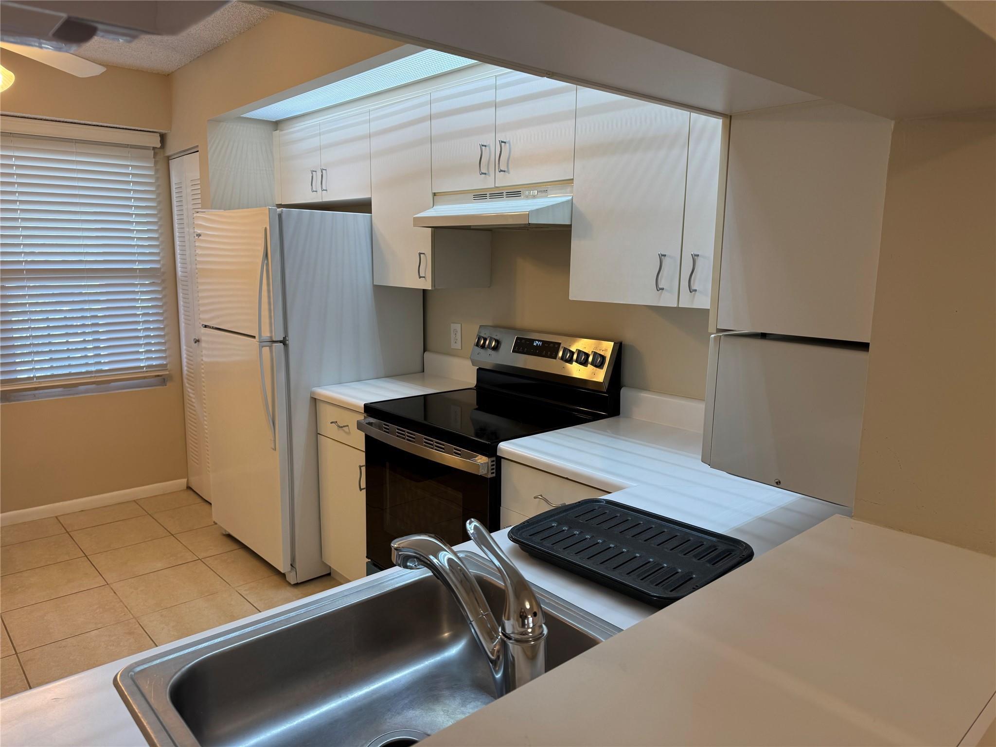 571 SW 142nd Avenue 413-O, Pembroke Pines, FL 33027, Pembroke Pines - Photo 5