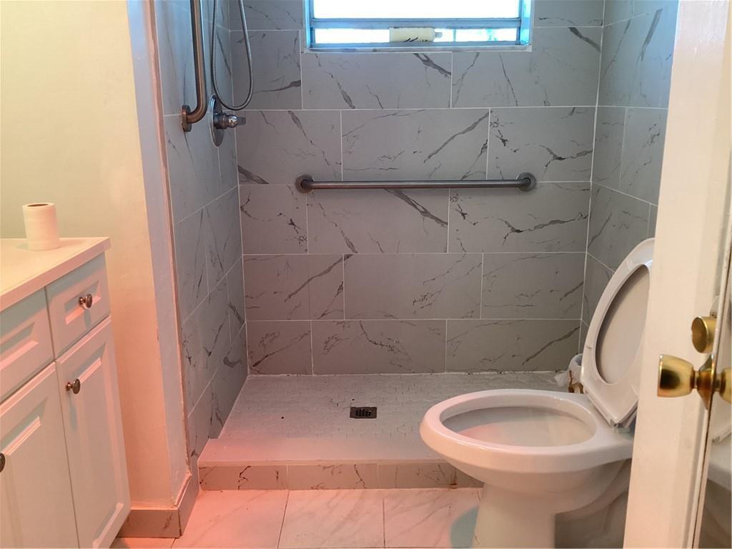1710 NE 191st Street, Miami, FL 33179, Miami - Photo 4