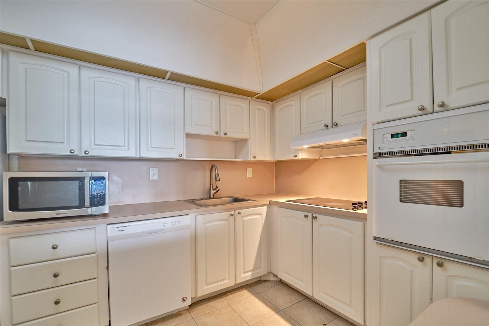 19390 Collins Avenue 212, Sunny Isles Beach, FL 33160, Sunny Isles Beach - Photo 4