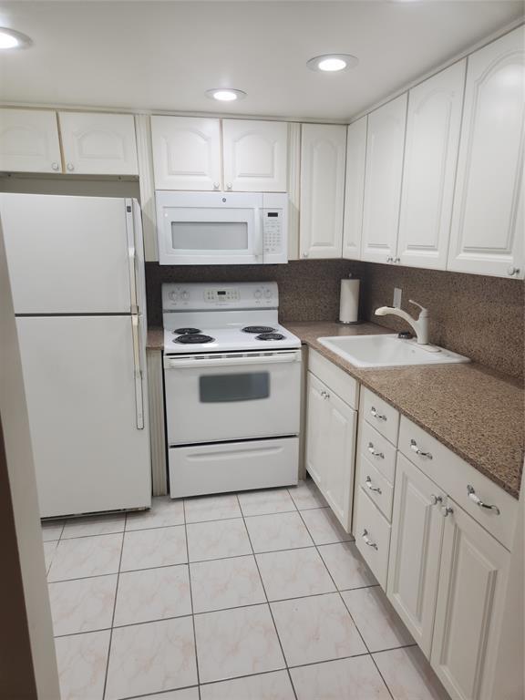 218 Farnham J 218, Deerfield Beach, FL 33442, Deerfield Beach - Photo 4