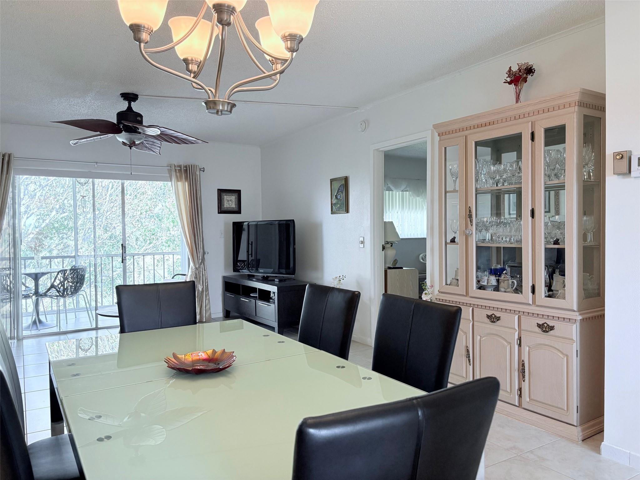 1055 Country Club Drive 404, Margate, FL 33063, Margate - Photo 5