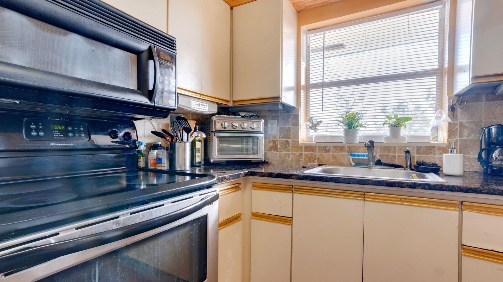 9581 Sunrise Lakes Boulevard 309, Sunrise, FL 33322, Sunrise - Photo 4