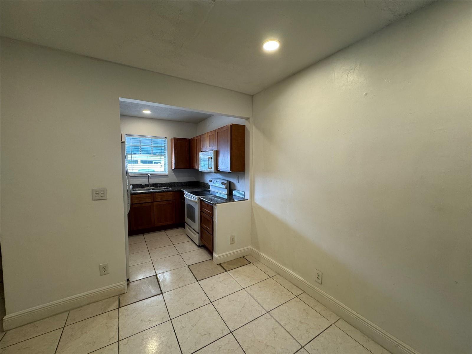 2452 Taylor Street 204, Hollywood, FL 33020, Hollywood - Photo 2