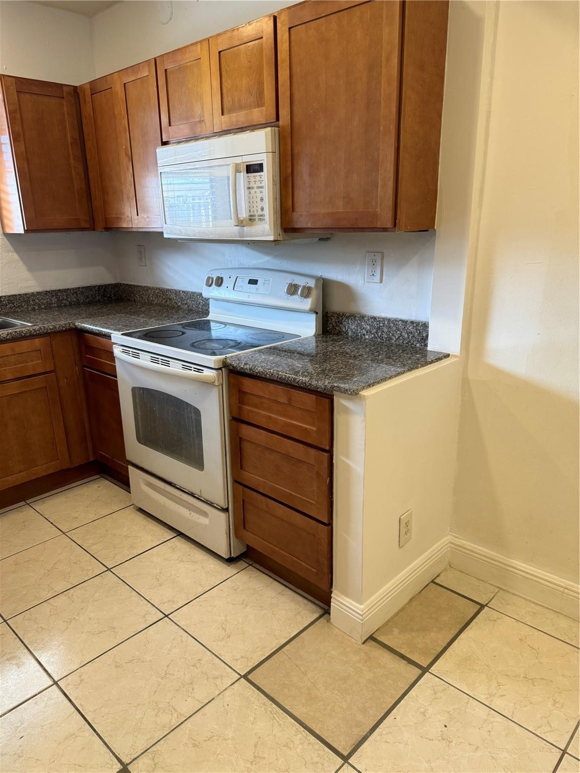 2452 Taylor Street 204, Hollywood, FL 33020, Hollywood - Photo 5