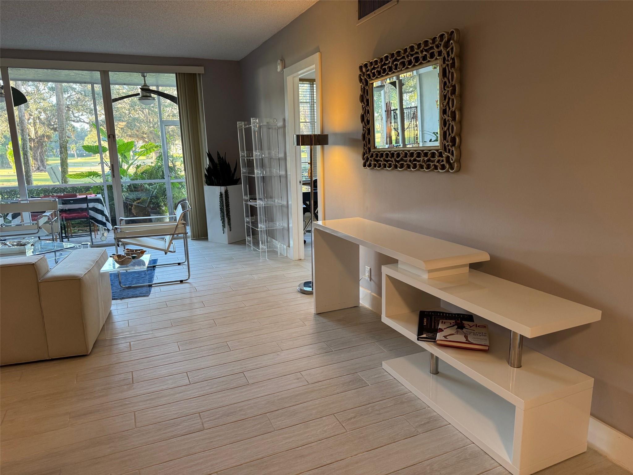545 Oaks Lane 105, Pompano Beach, FL 33069, Pompano Beach - Photo 4