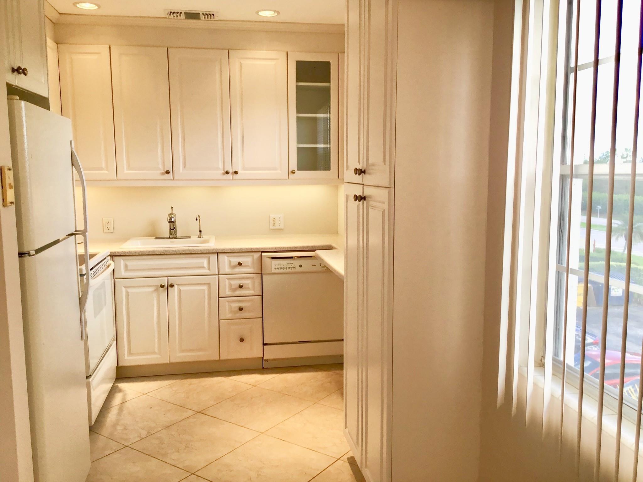 336 Brighton H 336, Boca Raton, FL 33434, Boca Raton - Photo 3