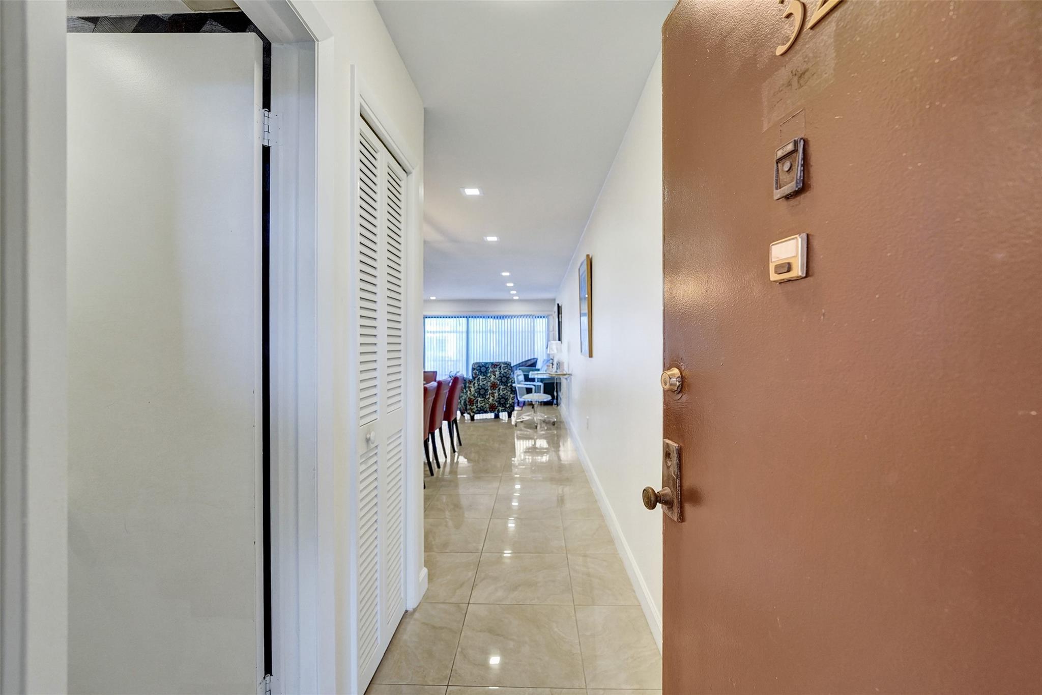 4060 N Hills Drive 32, Hollywood, FL 33021, Hollywood - Photo 2