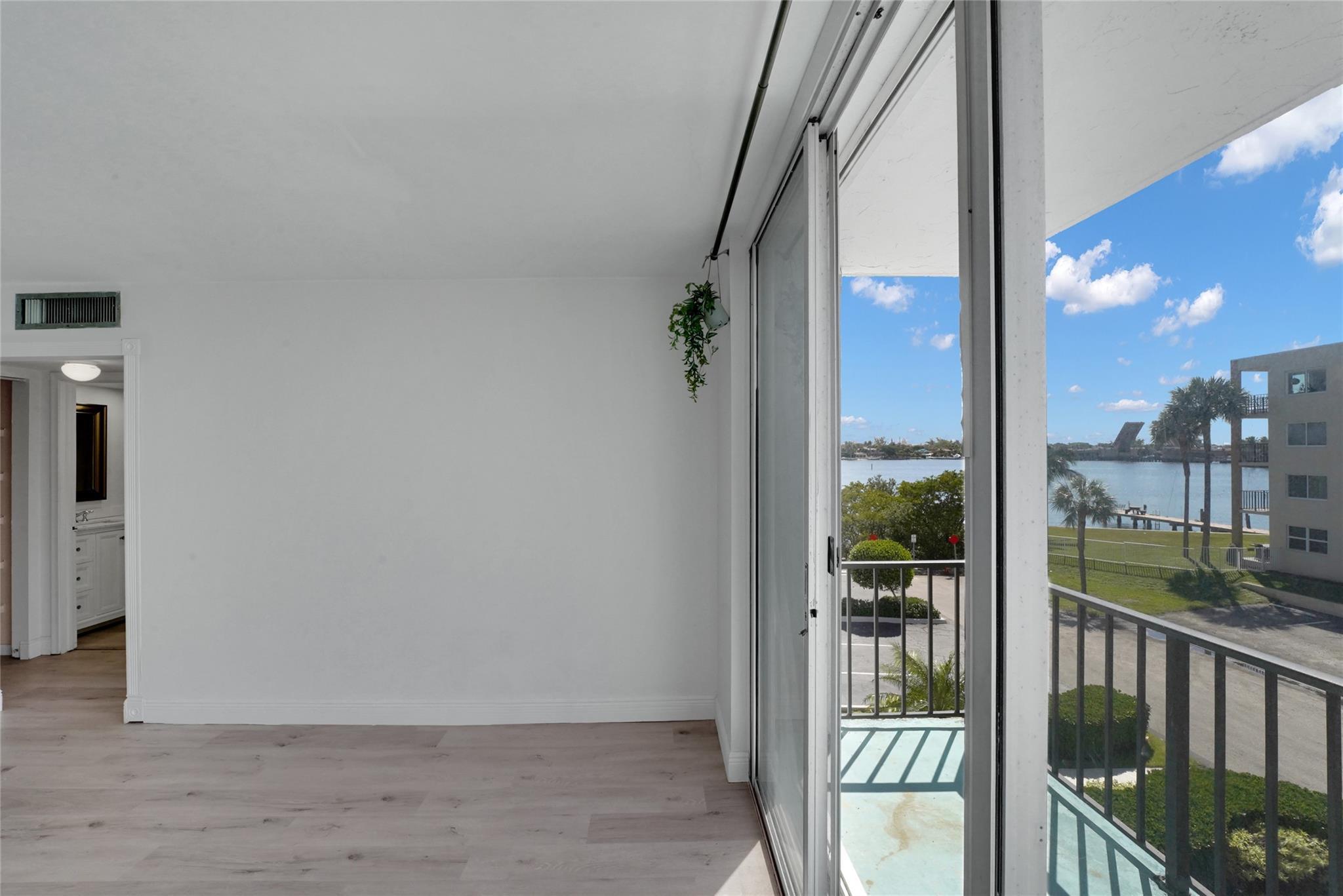 301 Croton Avenue 302, Lantana, FL 33462, Lantana - Photo 3