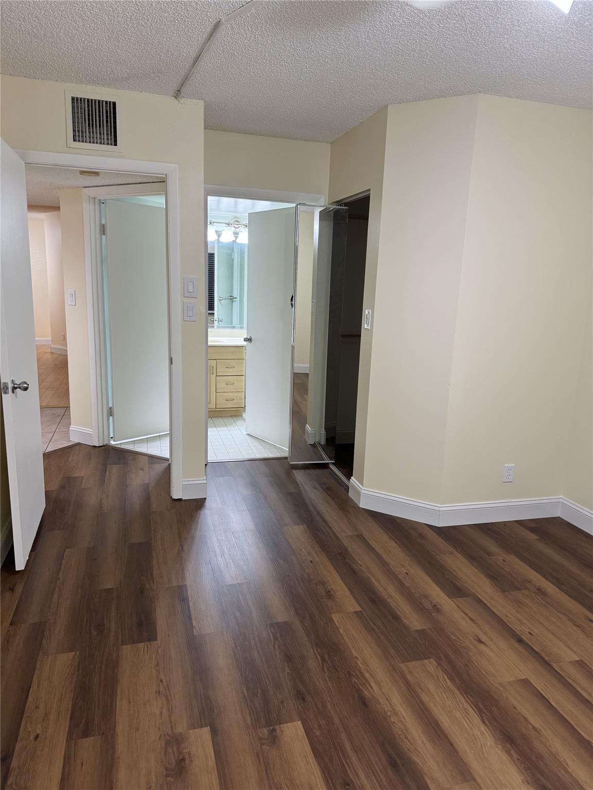 1094 Coral Club Drive 1094, Coral Springs, FL 33071, Coral Springs - Photo 4