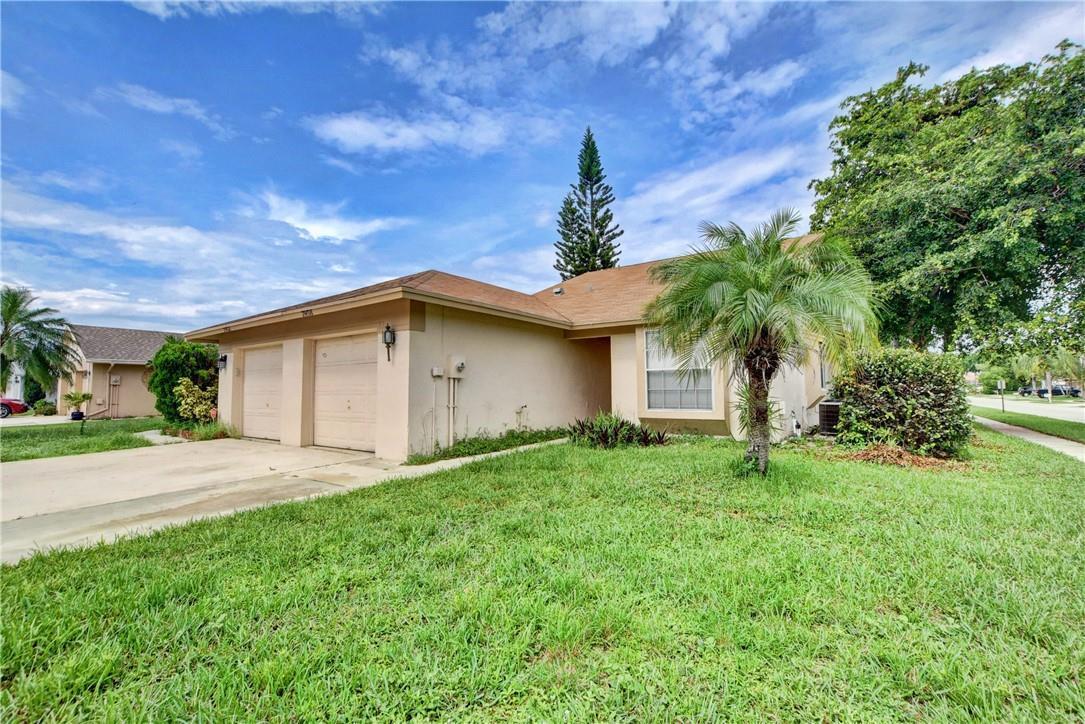 7958 Piper Lane, Lake Worth, FL 33463, Lake Worth - Photo 3