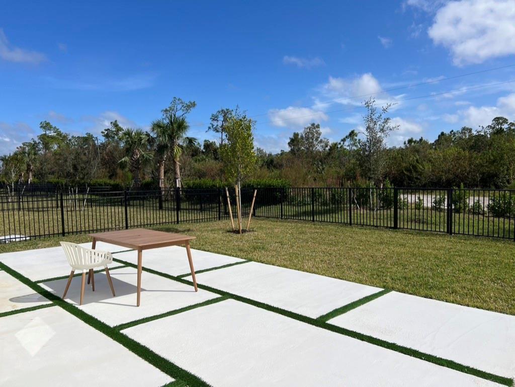 12121 Monterey Pine Lane, Fort Myers, FL 33966, Fort Myers - Photo 2