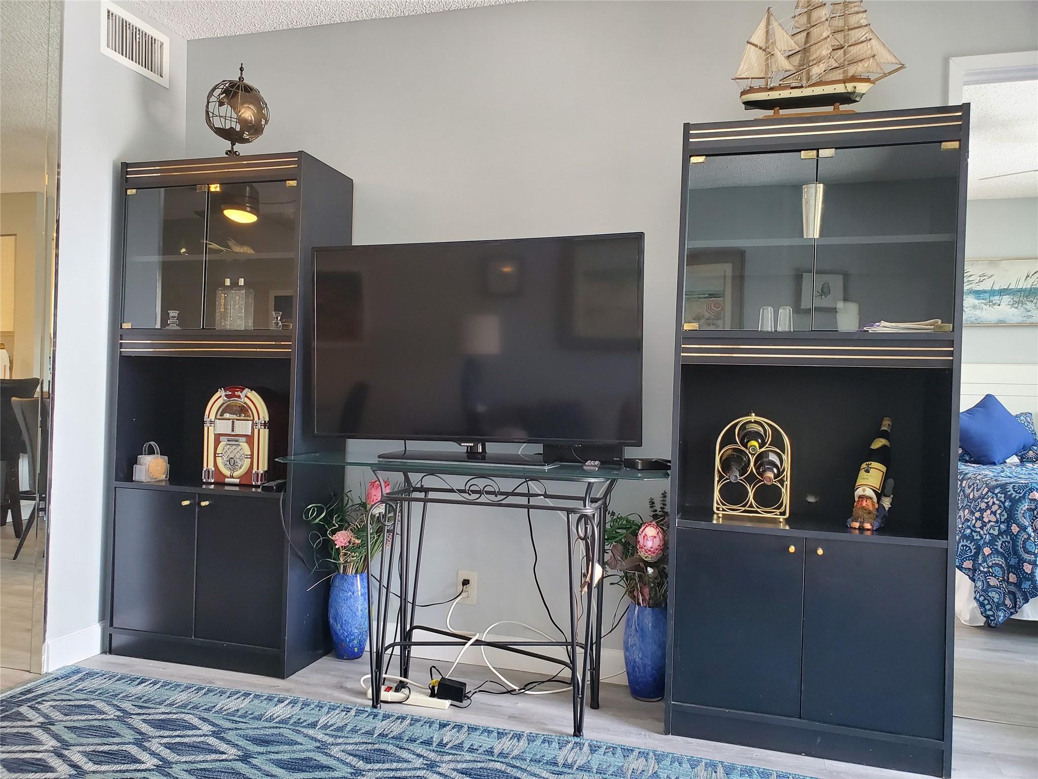 2220 N Cypress Bend Drive 405, Pompano Beach, FL 33069, Pompano Beach - Photo 4