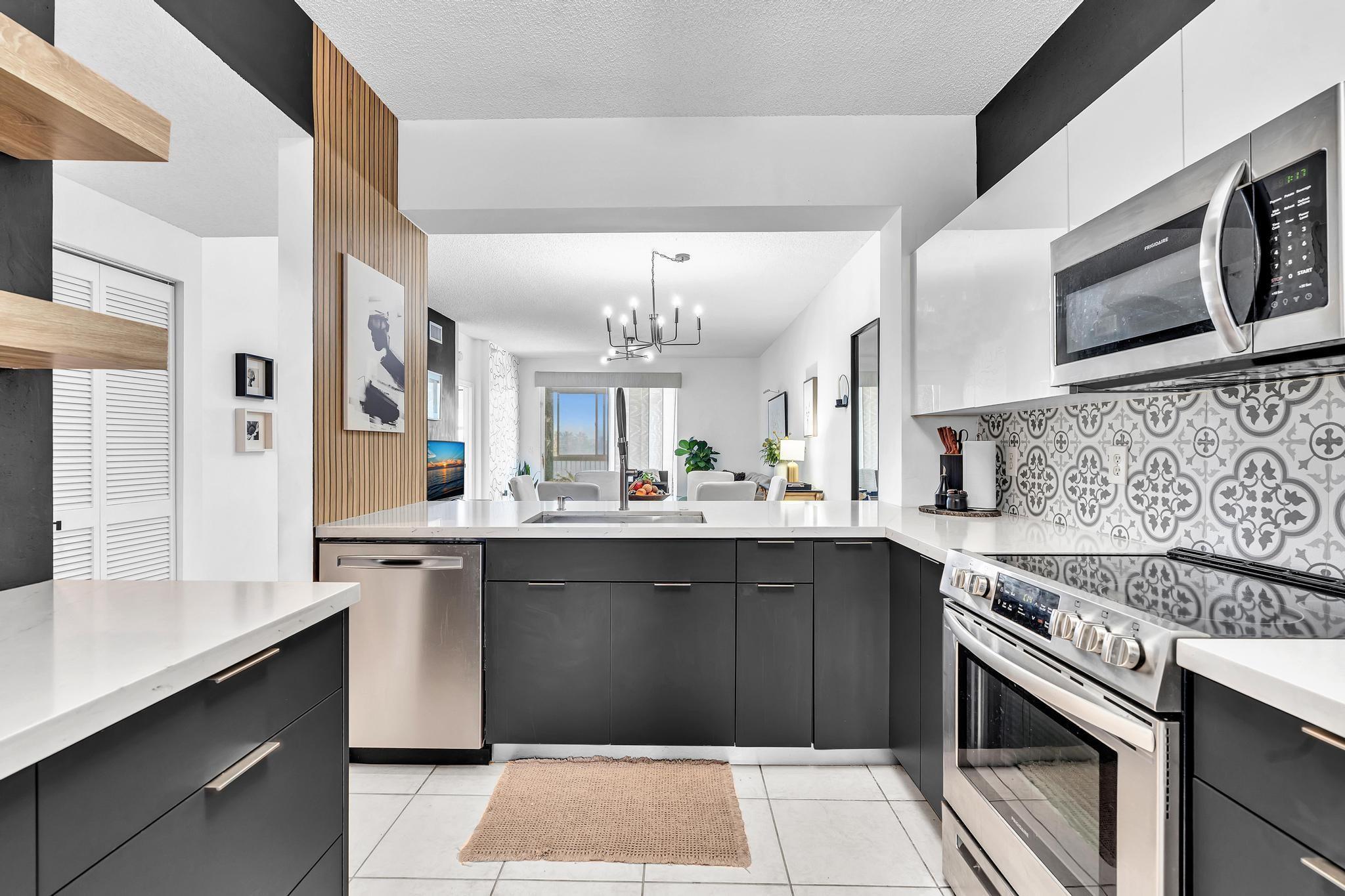 7775 Southampton Terrace 405, Tamarac, FL 33321, Tamarac - Photo 4