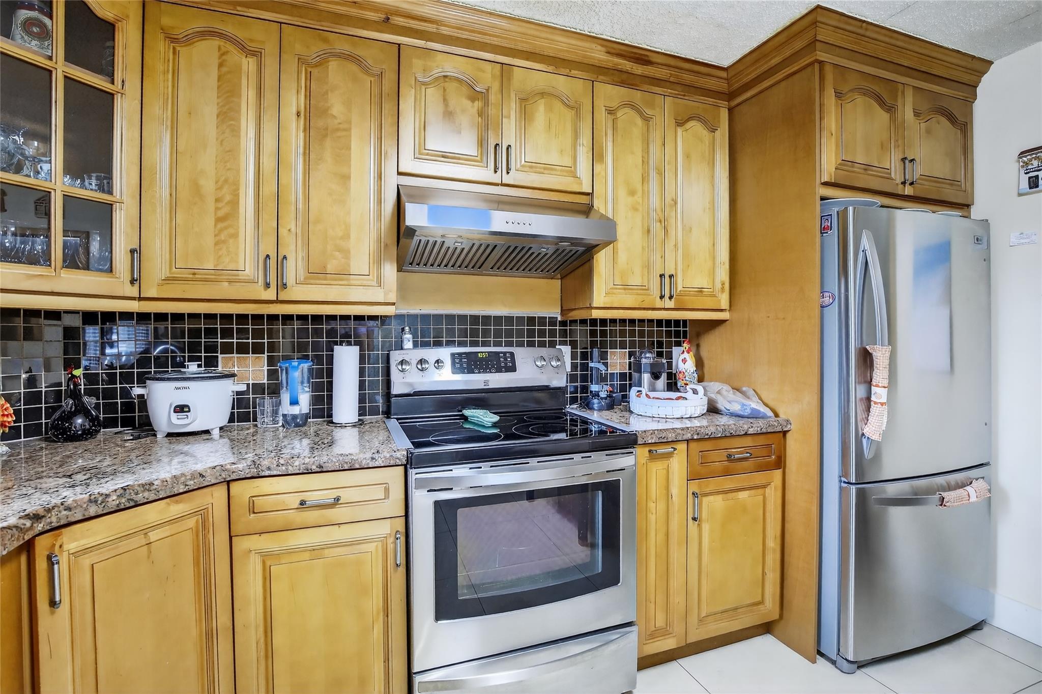 211 S Hollybrook Drive 107, Pembroke Pines, FL 33025, Pembroke Pines - Photo 2