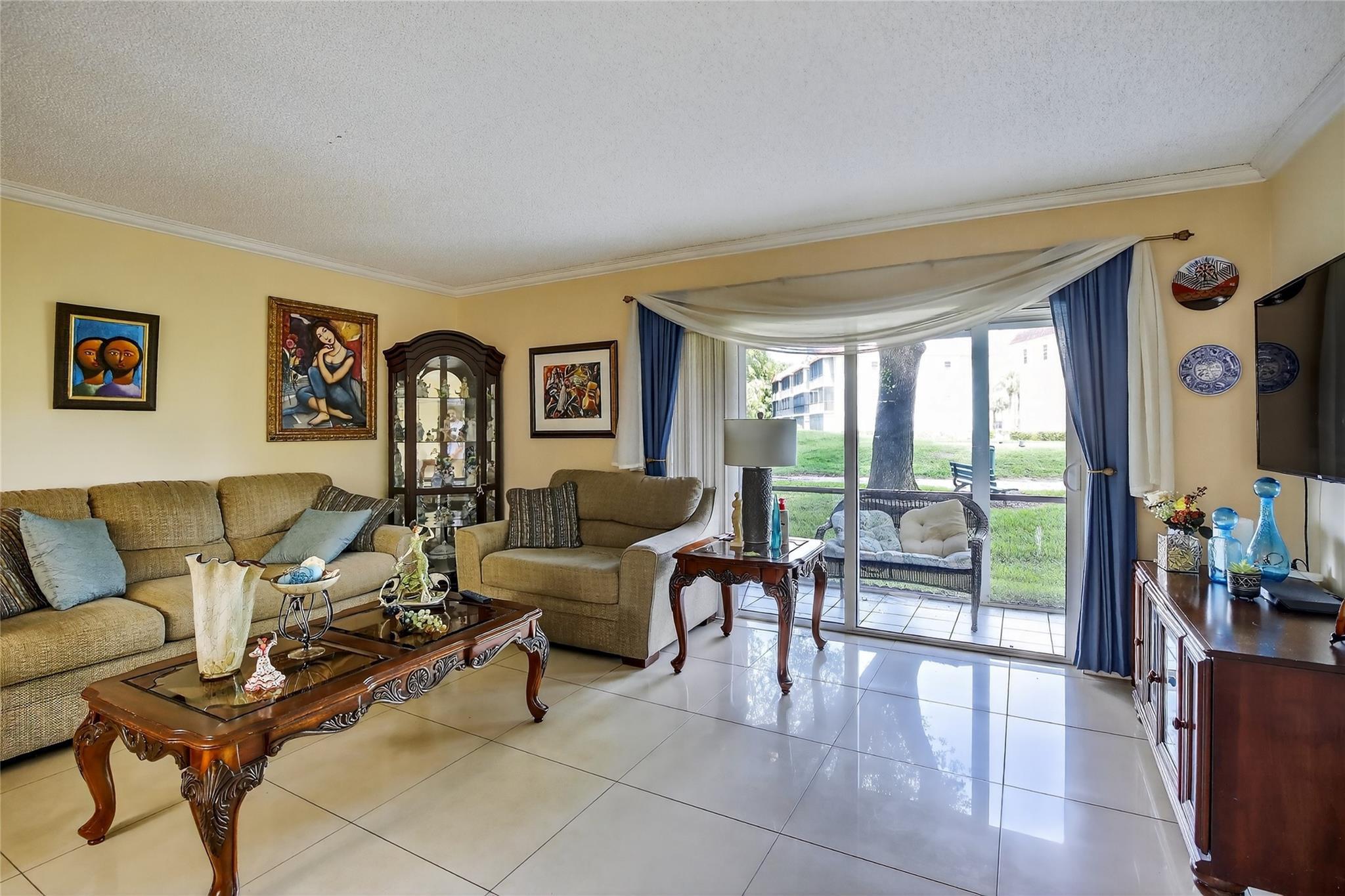 211 S Hollybrook Drive 107, Pembroke Pines, FL 33025, Pembroke Pines - Photo 3