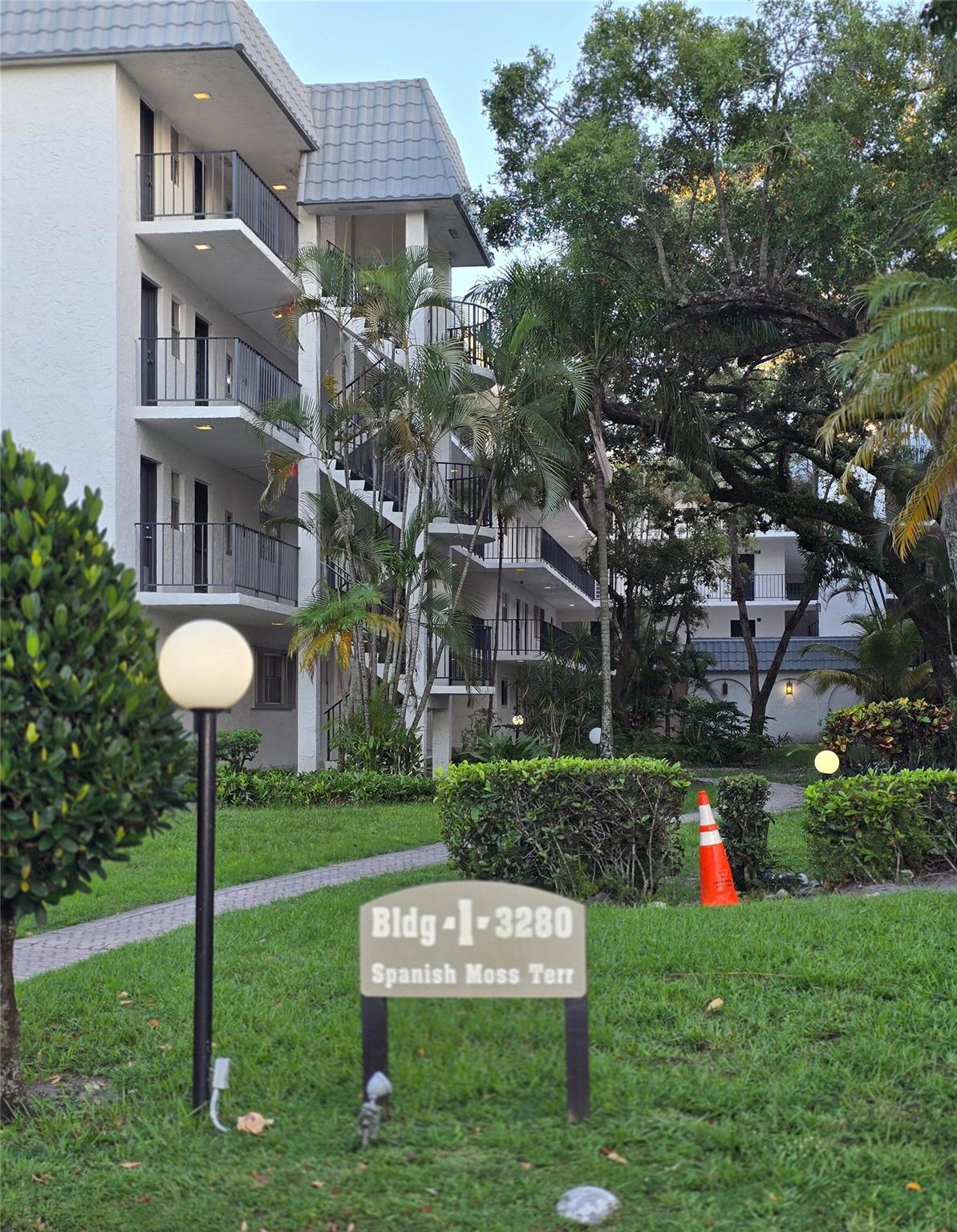 3280 Spanish Moss Terrace 307, Lauderhill, FL 33319, Lauderhill - Photo 2