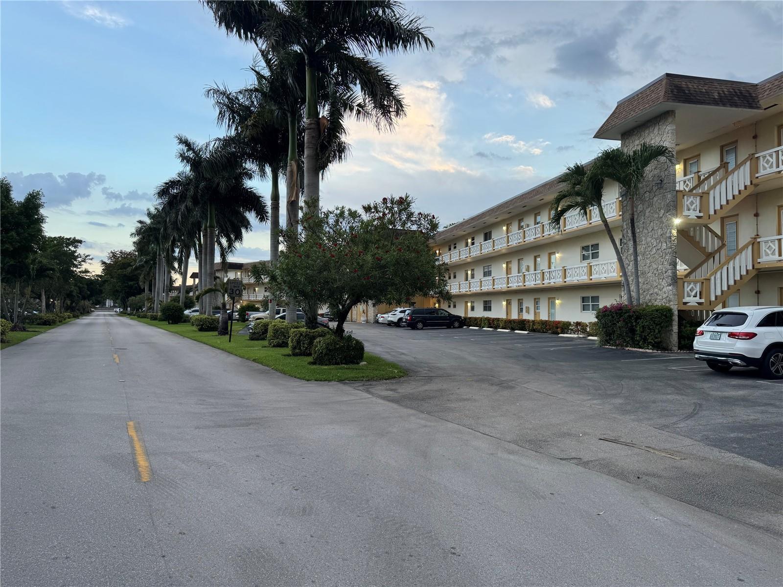 5111 W Oakland Park Boulevard 307, Lauderdale Lakes, FL 33313, Lauderdale Lakes