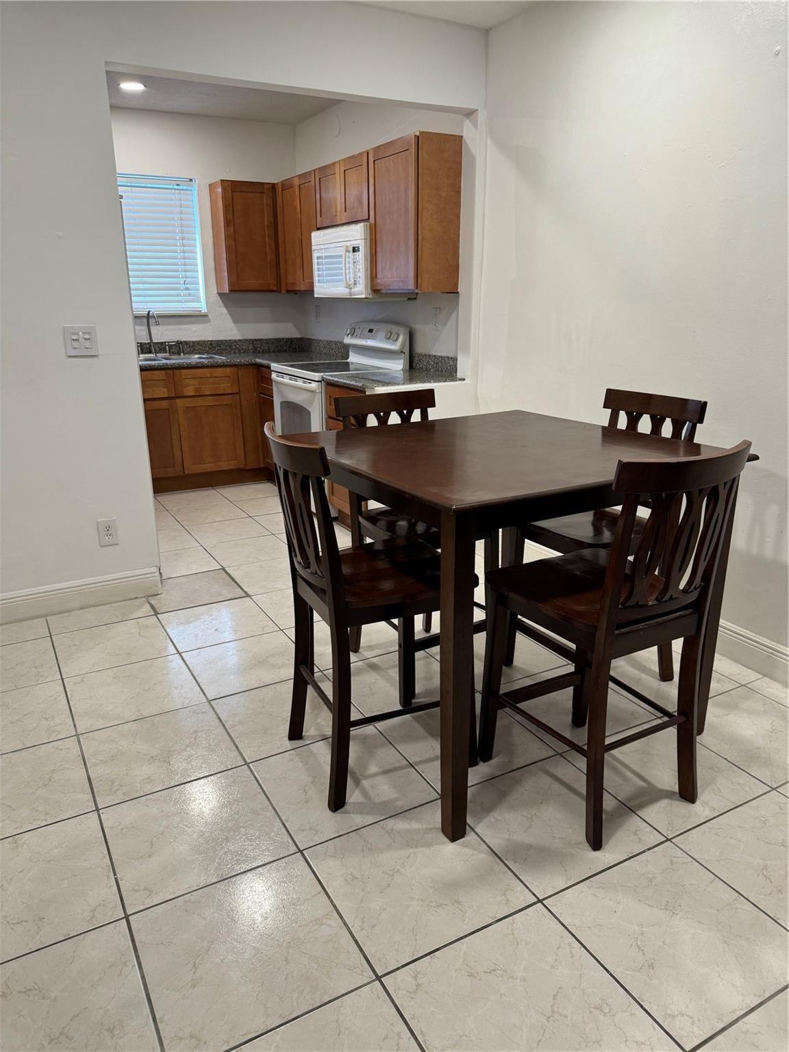 2452 Taylor Street 204, Hollywood, FL 33020, Hollywood - Photo 4