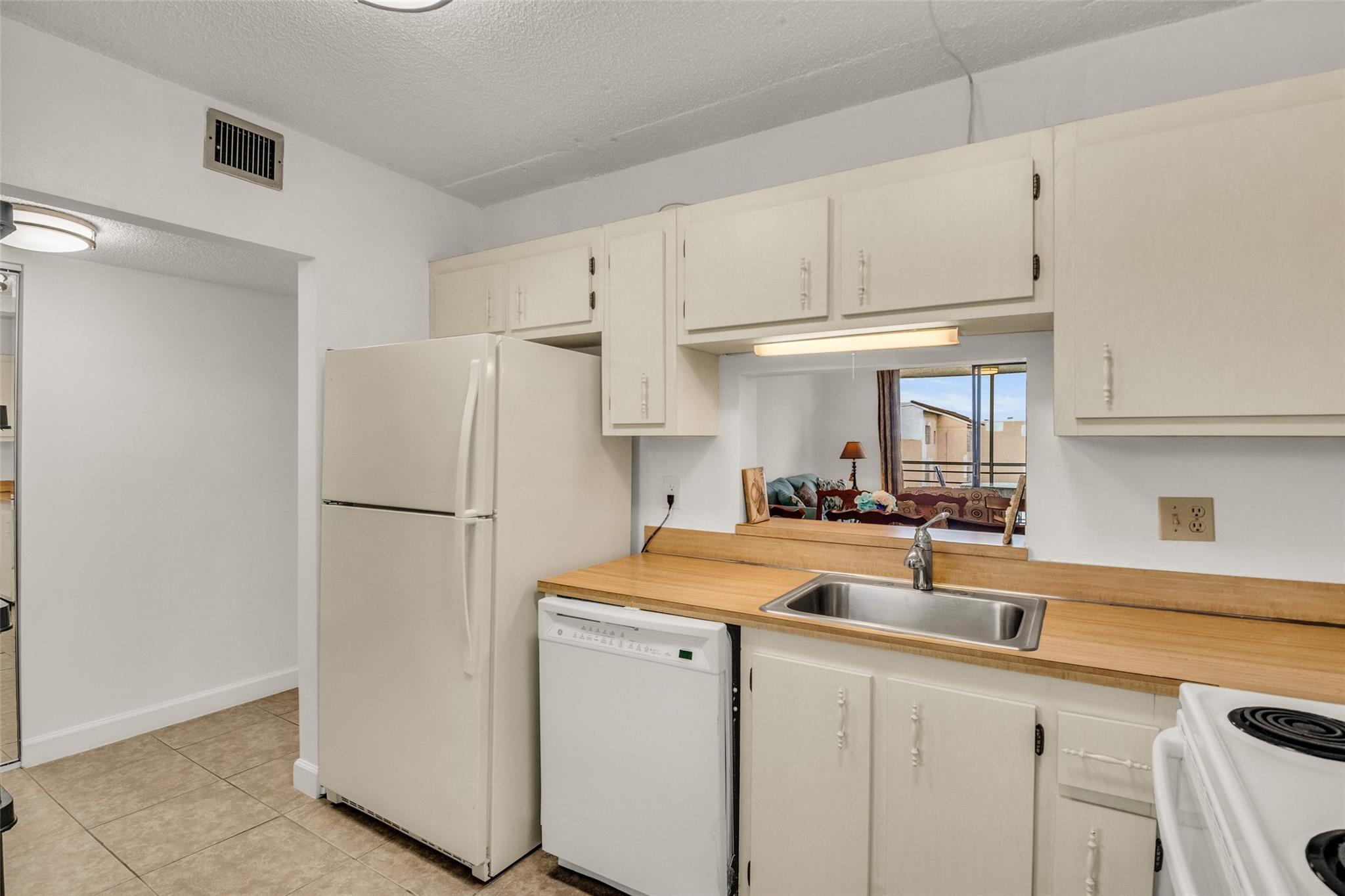 2840 Somerset Drive 403, Lauderdale Lakes, FL 33311, Lauderdale Lakes - Photo 4