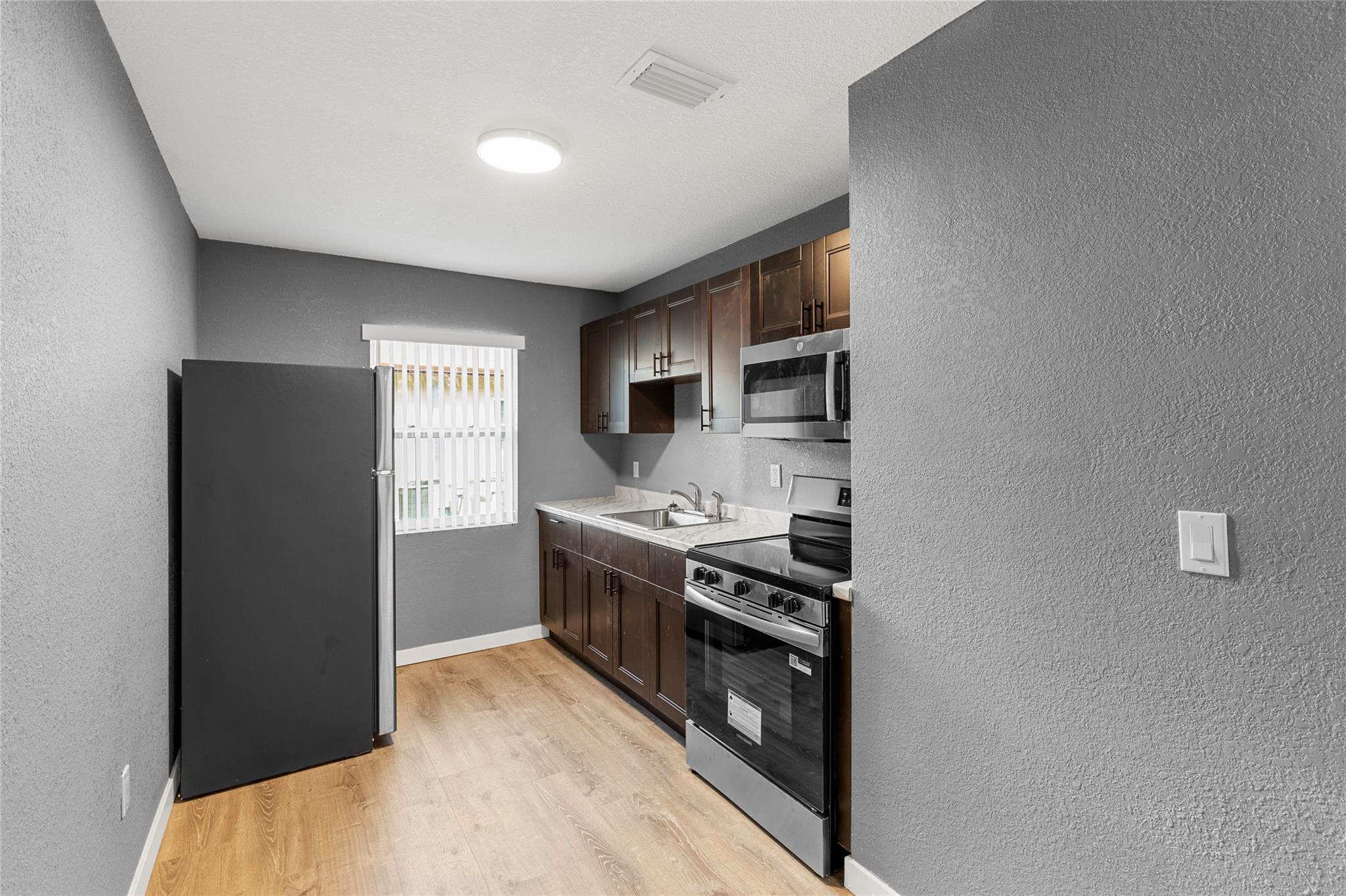233 NW 12th Court, Pompano Beach, FL 33060, Pompano Beach - Photo 3