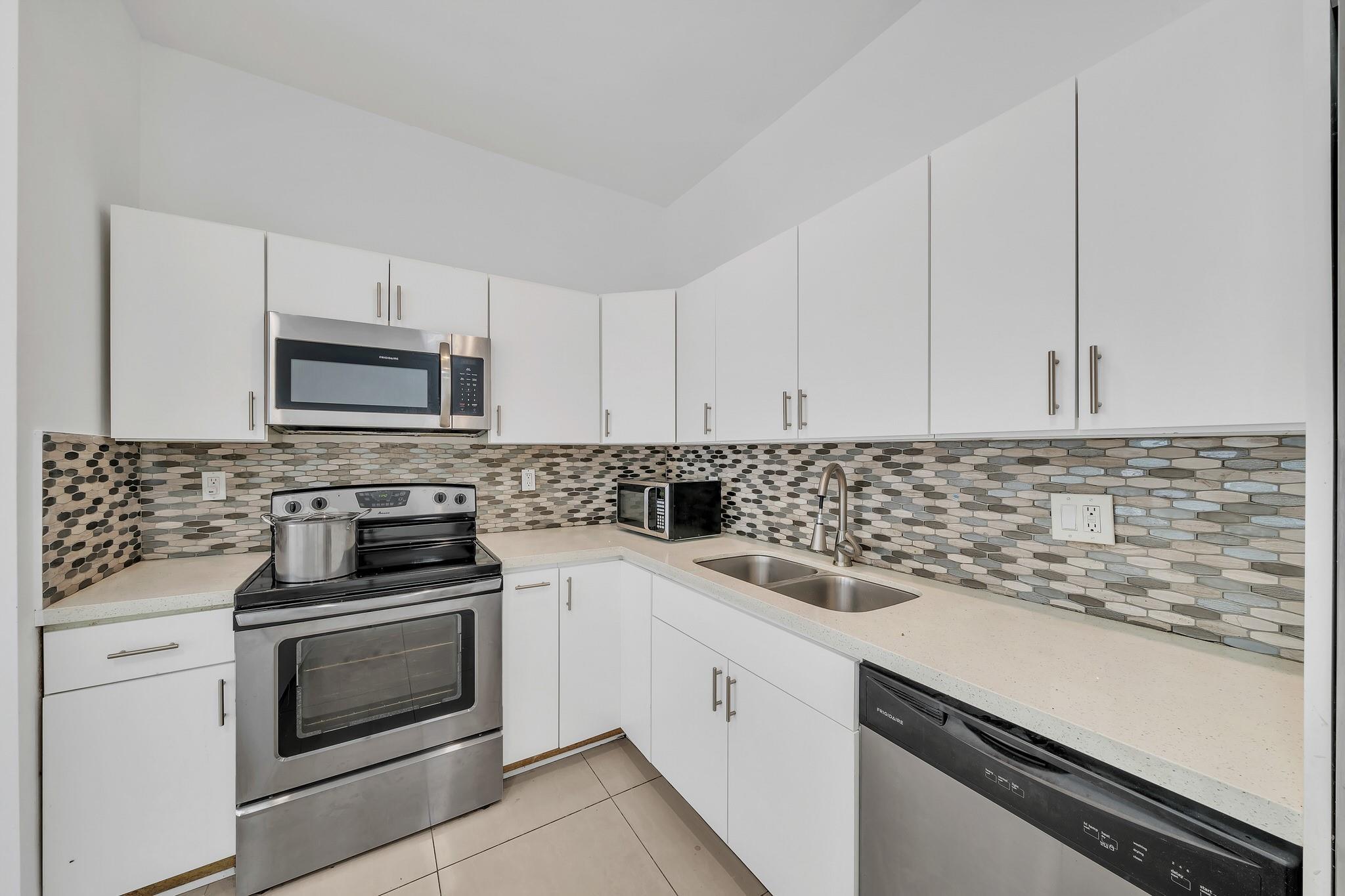 16010 NE 5th Avenue, Miami, FL 33162, Miami - Photo 4
