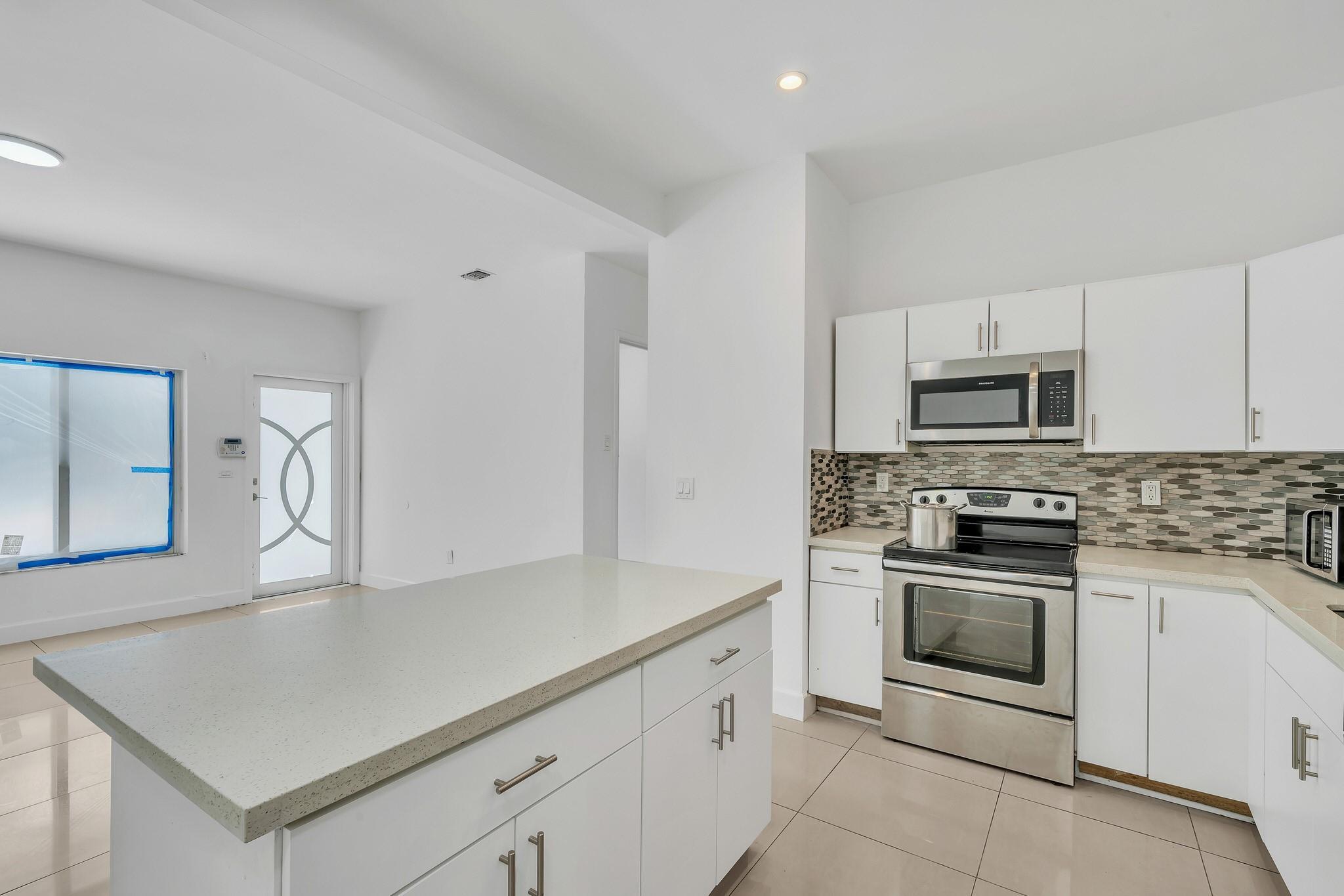 16010 NE 5th Avenue, Miami, FL 33162, Miami - Photo 5