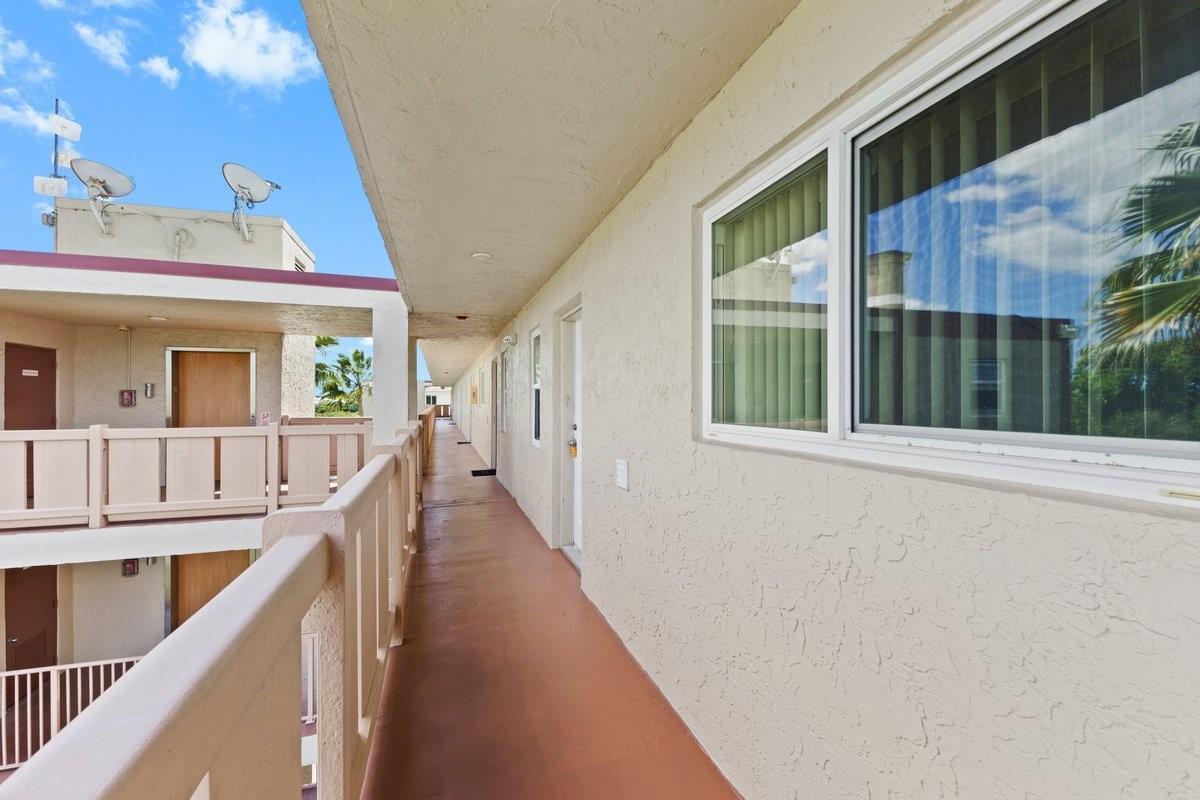 2106 S Cypress Bend Drive 506, Pompano Beach, FL 33069, Pompano Beach - Photo 3