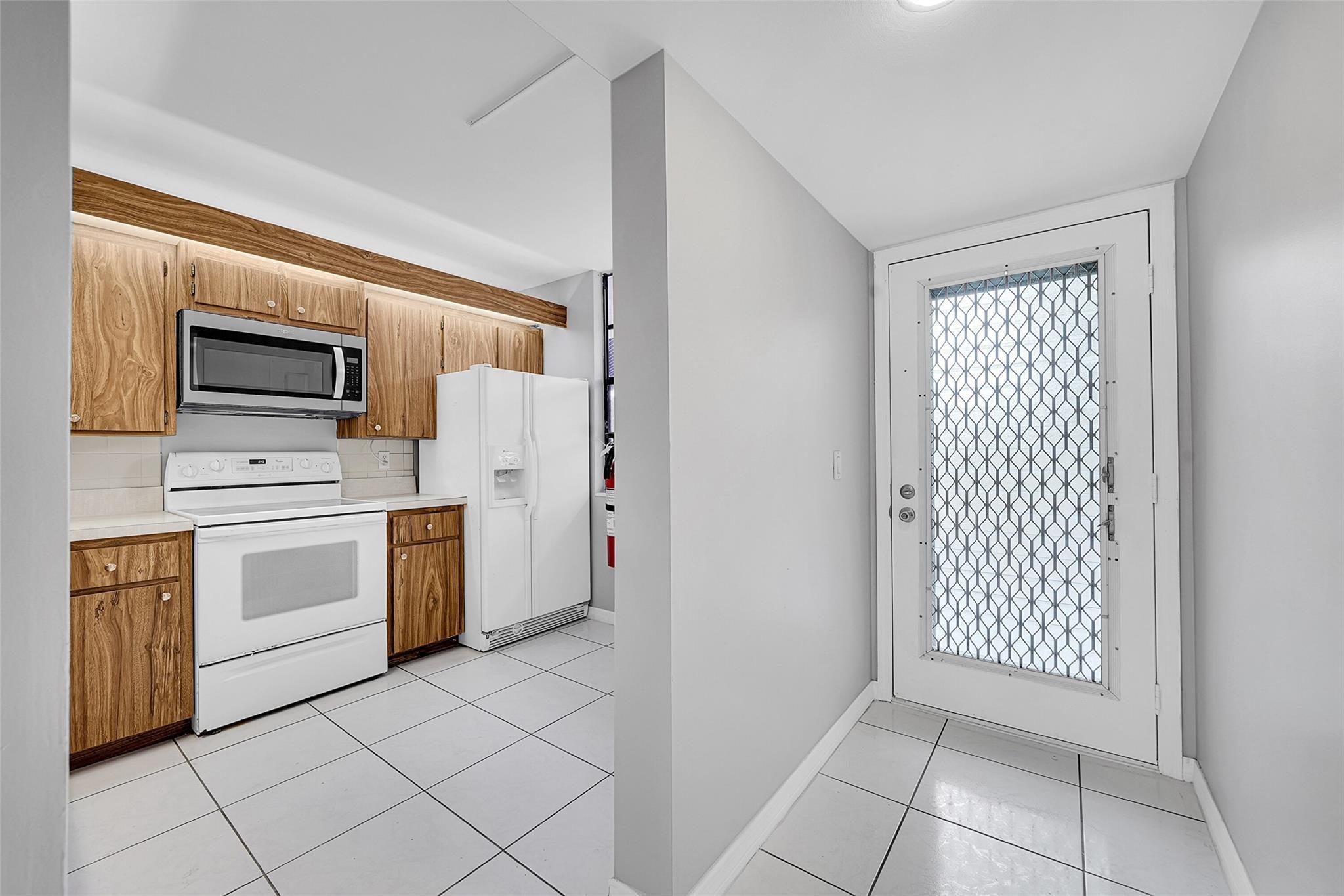 1713 Whitehall Drive 103, Davie, FL 33324, Davie - Photo 5