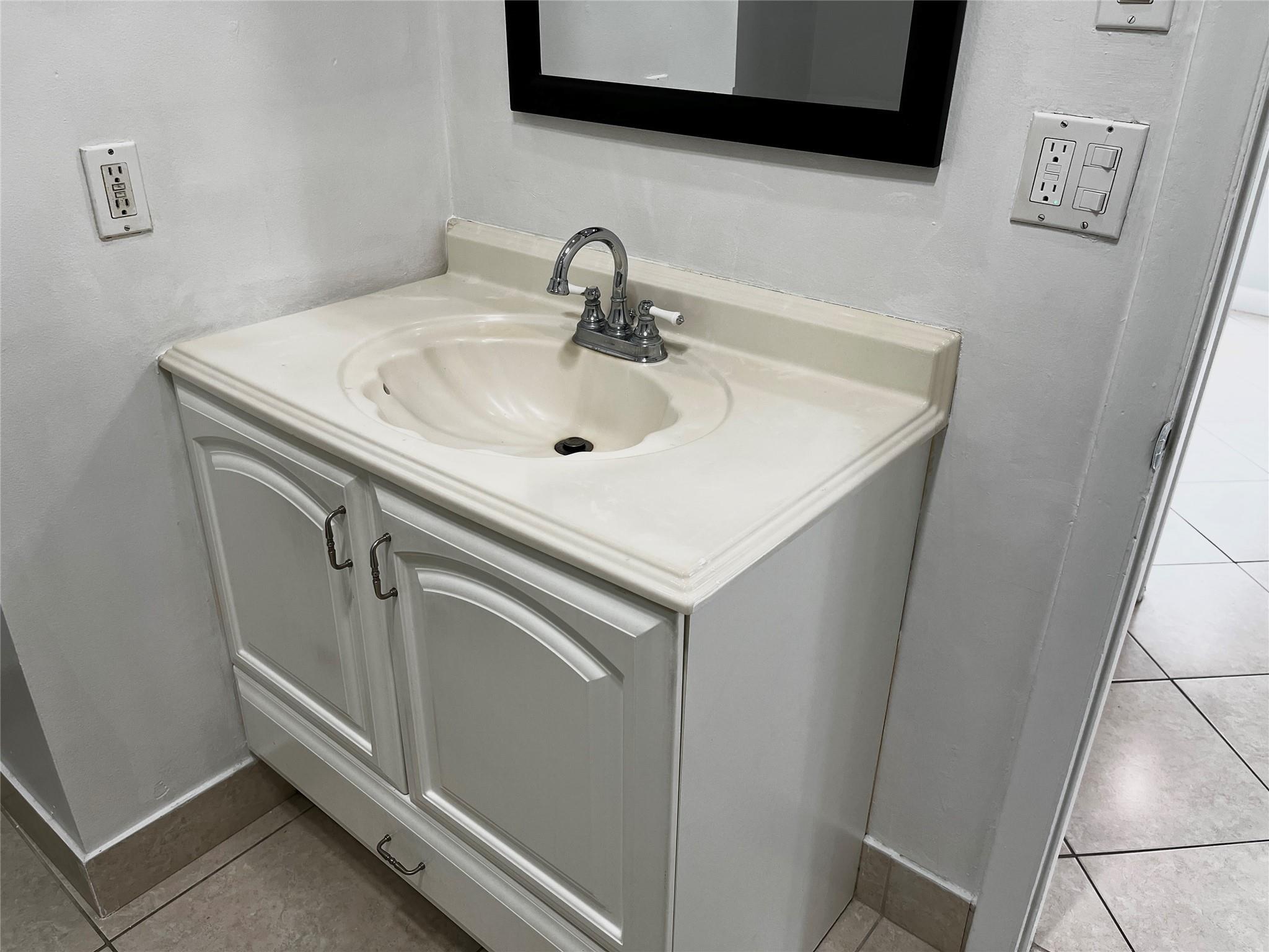 8149 Lagos De Campo Boulevard B-1, Fort Lauderdale, FL 33321, Fort Lauderdale - Photo 4