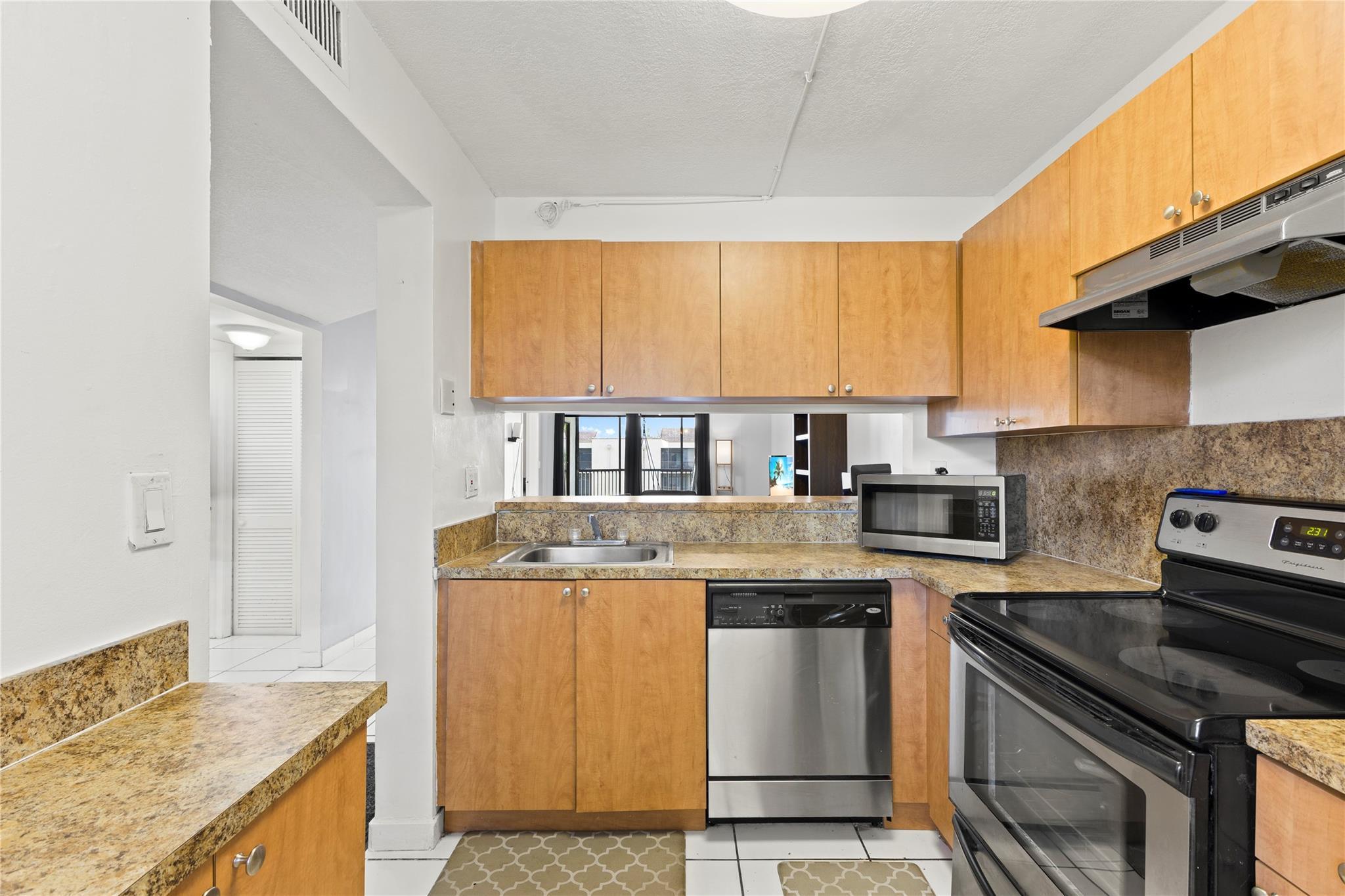 3199 Foxcroft Road 304, Miramar, FL 33025, Miramar - Photo 5