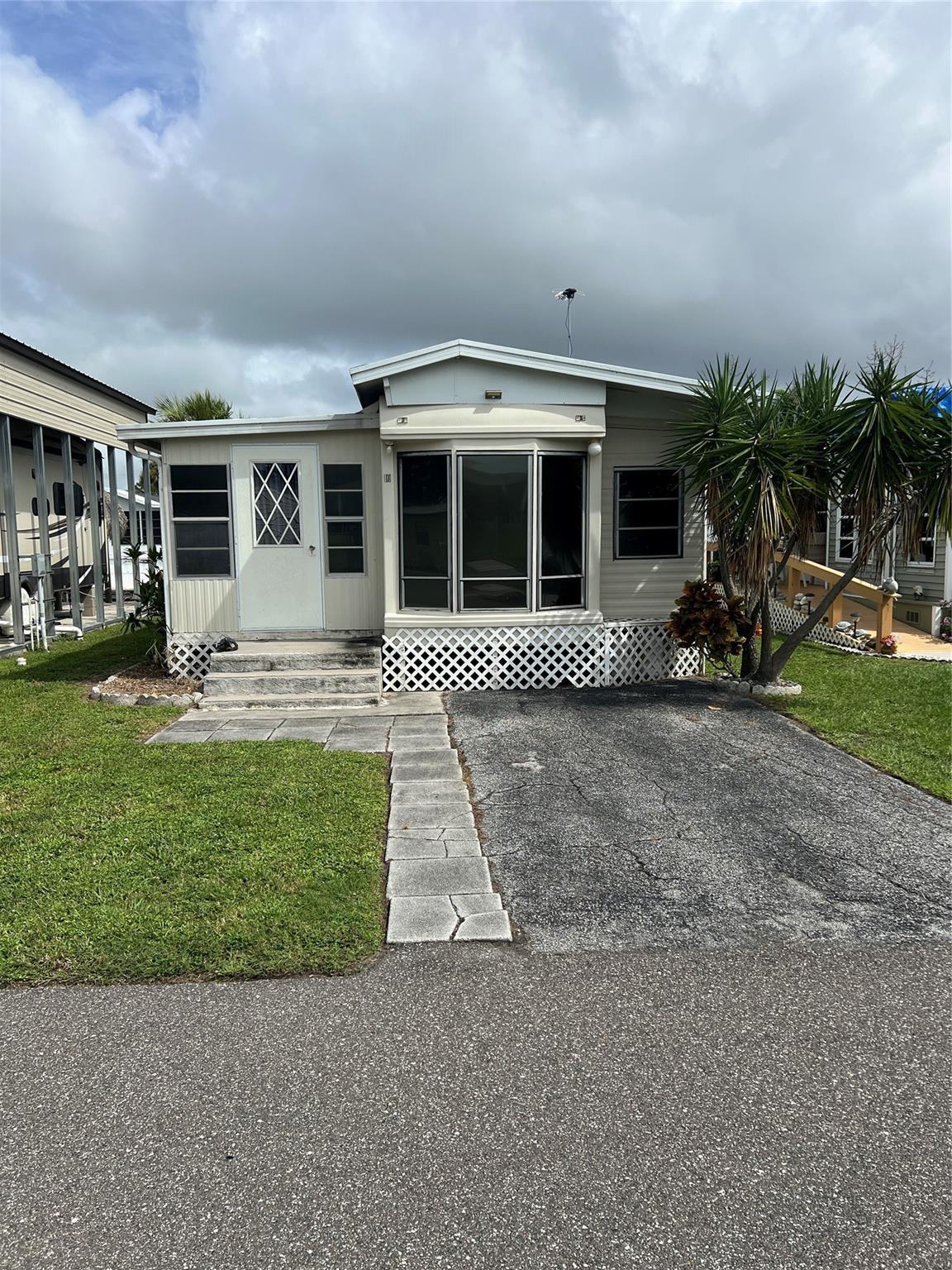 10 Shell Road, Okeechobee, FL 34974, Okeechobee