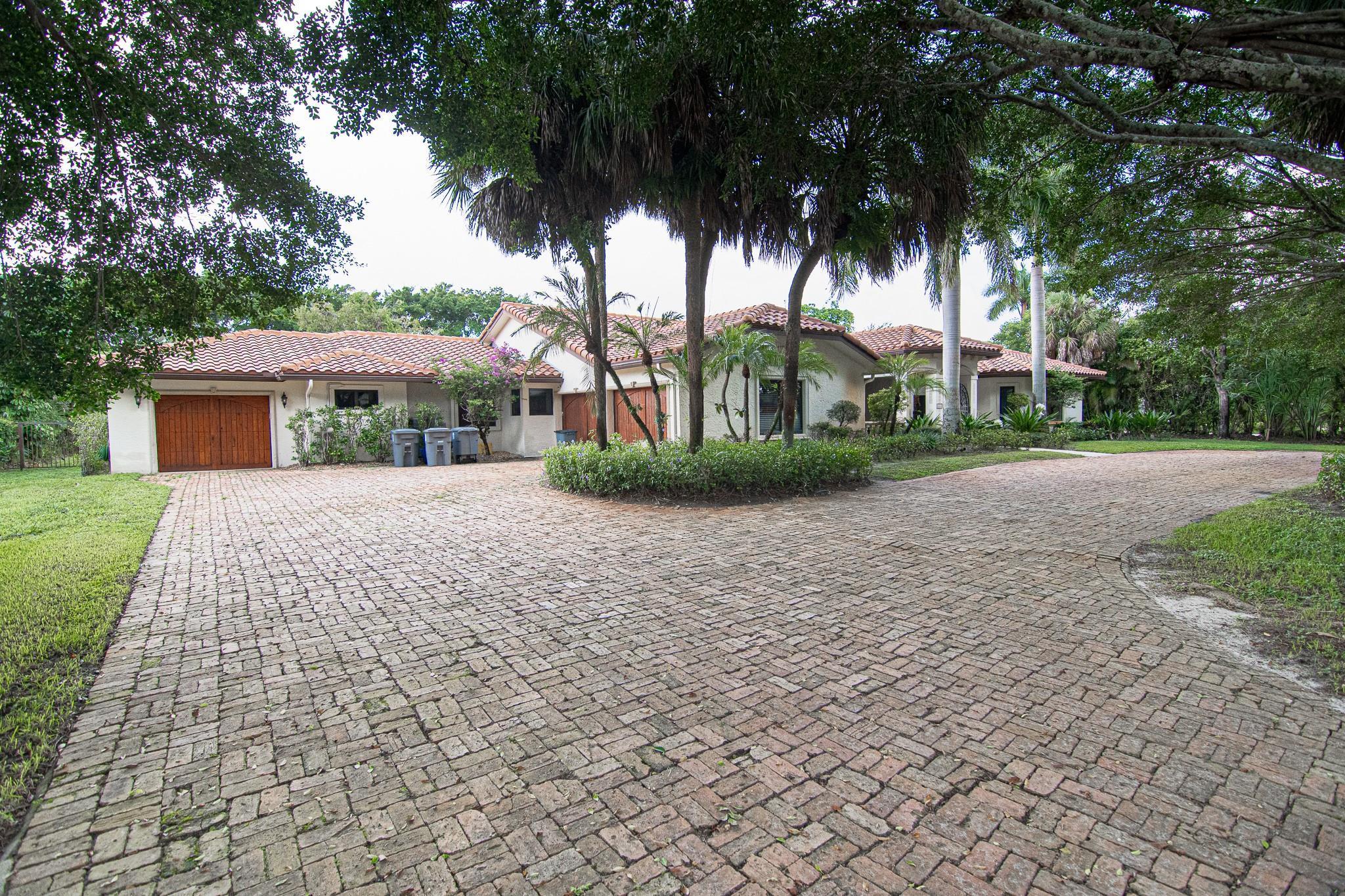 8208 Twin Lake Drive, Boca Raton, FL 33496, Boca Raton - Photo 2