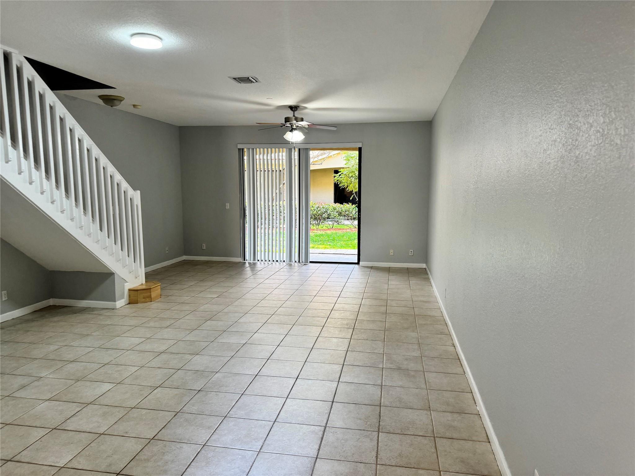 4219 SE Vineyard 4219, Weston, FL 33332, Weston - Photo 2