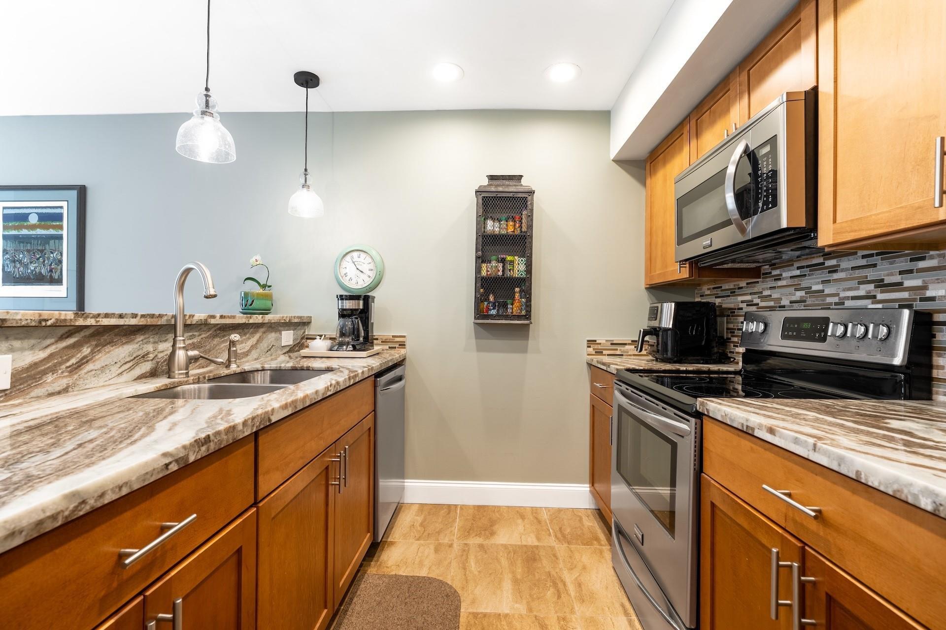 658 Kensington Place 11B, Wilton Manors, FL 33305, Wilton Manors - Photo 4