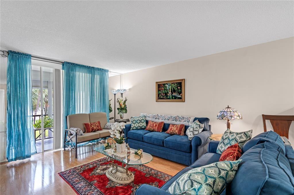 9800 N Hollybrook Lake Drive 202, Pembroke Pines, FL 33025, Pembroke Pines - Photo 2