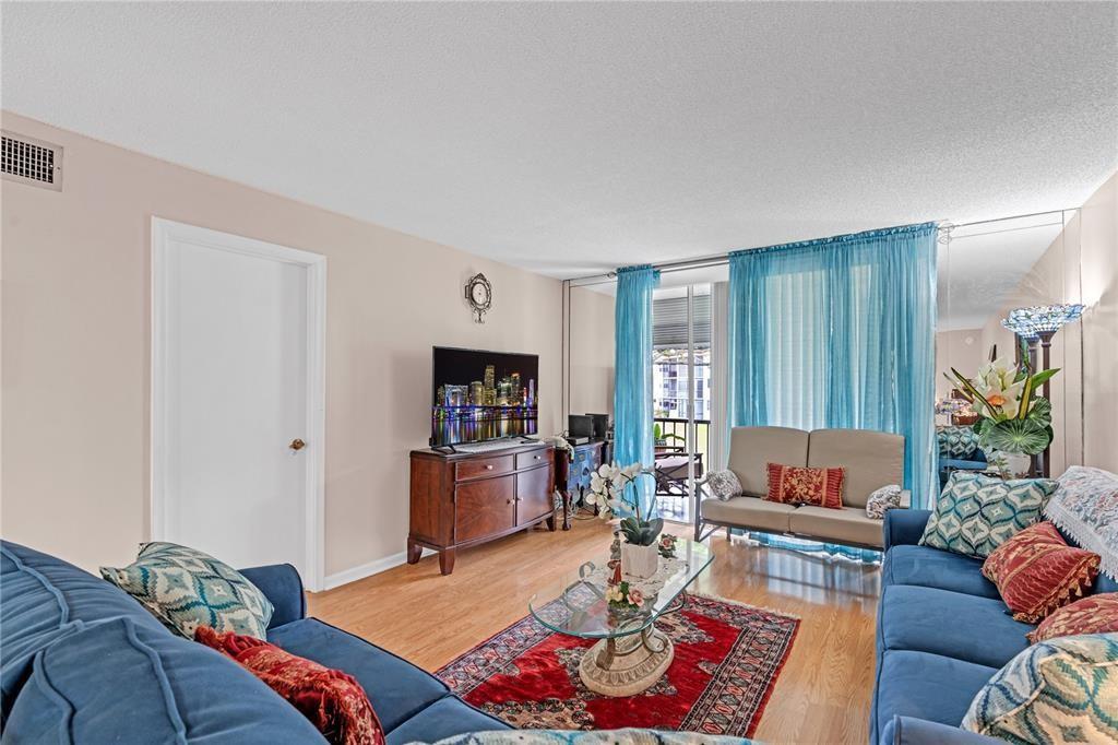 9800 N Hollybrook Lake Drive 202, Pembroke Pines, FL 33025, Pembroke Pines - Photo 3