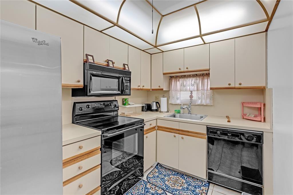 9800 N Hollybrook Lake Drive 202, Pembroke Pines, FL 33025, Pembroke Pines - Photo 5