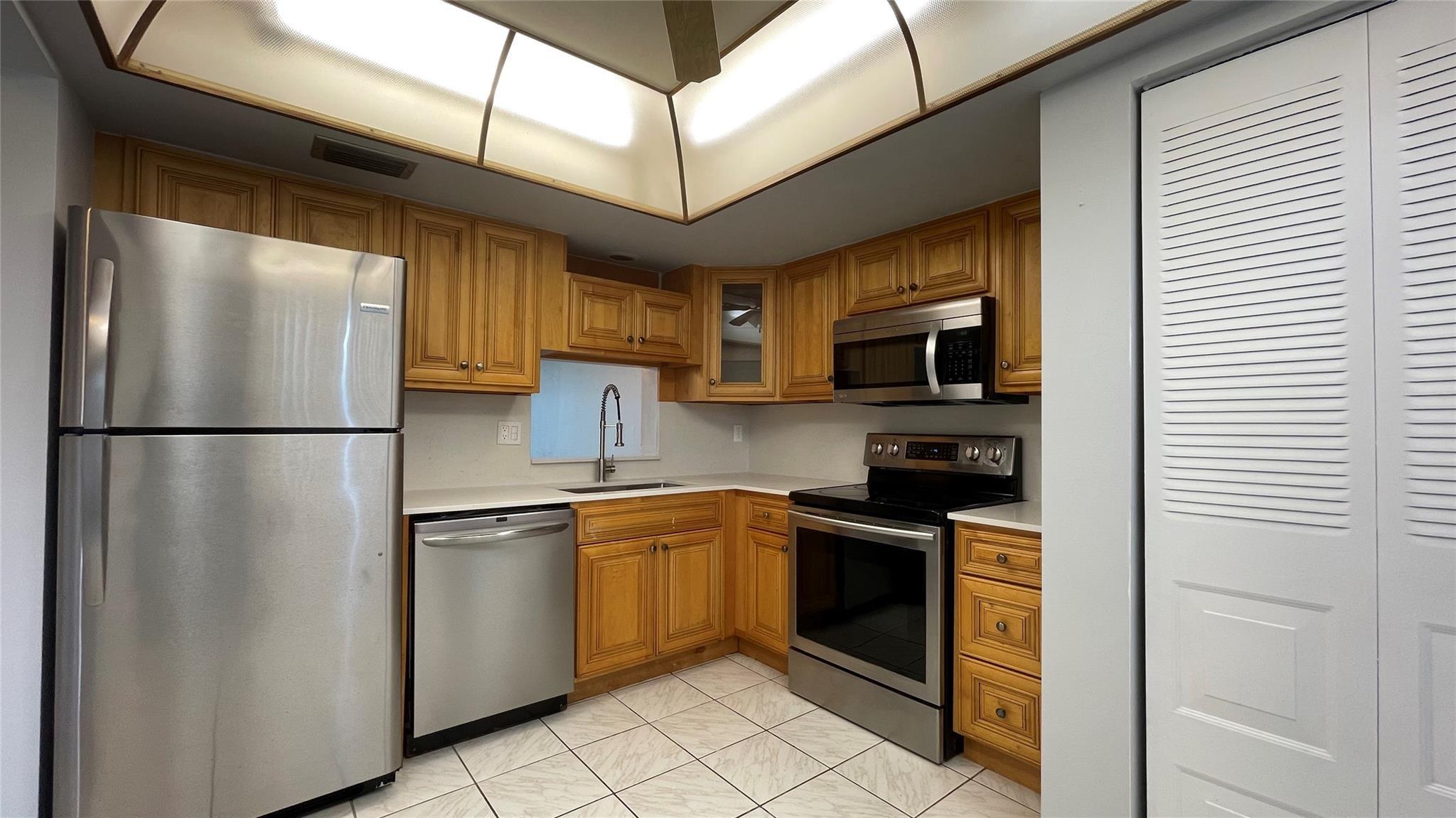 7620 NW 18th Street 203, Margate, FL 33063, Margate - Photo 3