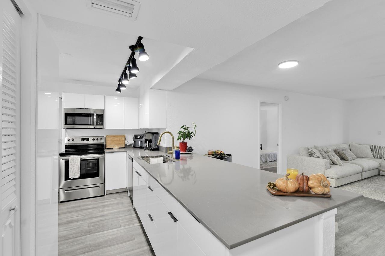 250 NW 67th Street 322, Boca Raton, FL 33487, Boca Raton - Photo 3