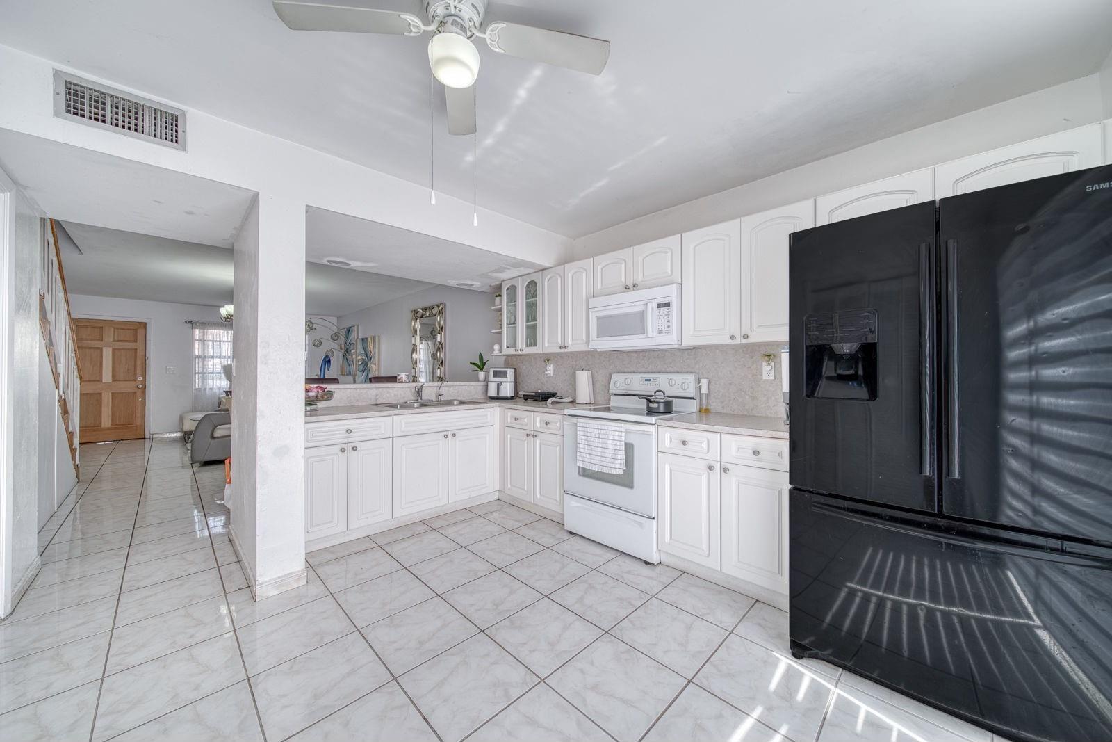 2612 W 54th Place Unit 204, Hialeah, FL 33016, Hialeah - Photo 3