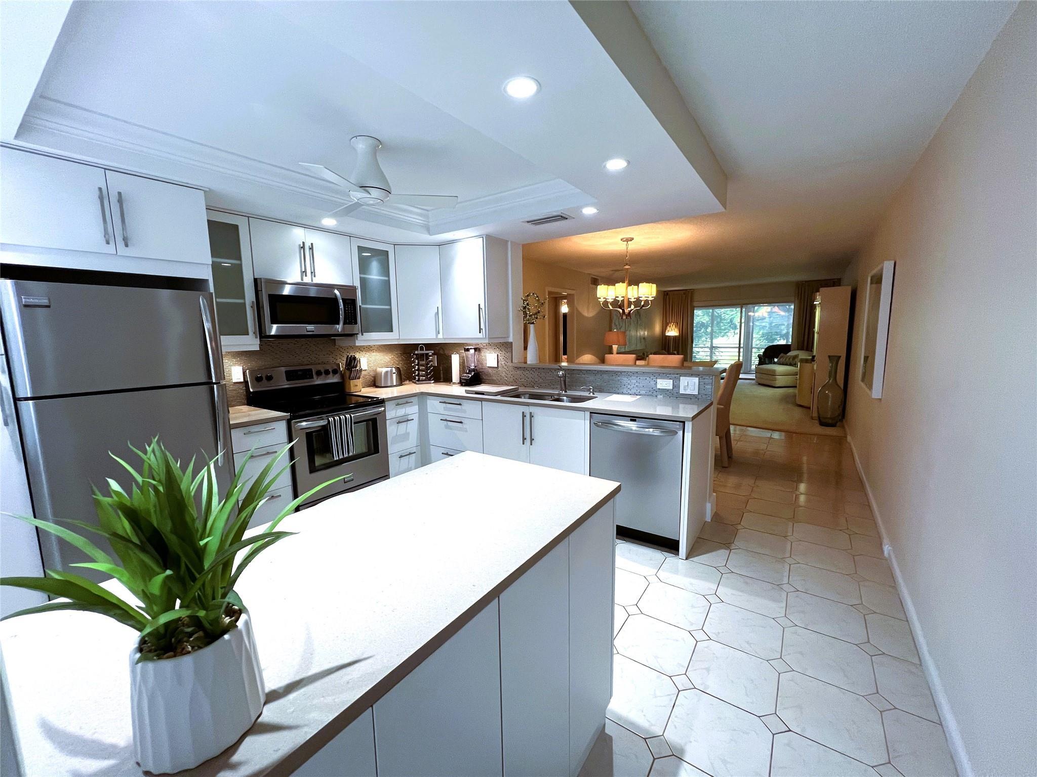 3202 Portofino Point L-2, Coconut Creek, FL 33066, Coconut Creek - Photo 3