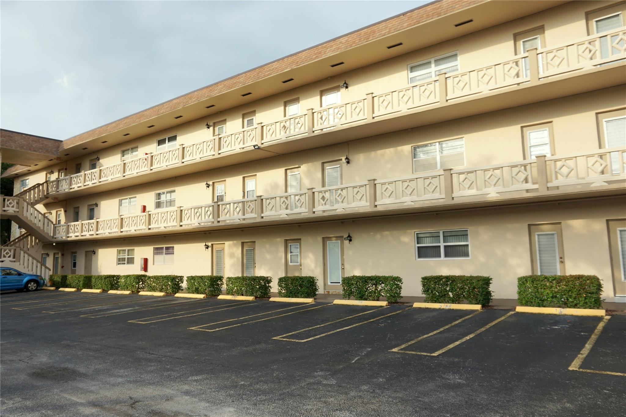 3400 NW 48th Avenue 502, Lauderdale Lakes, FL 33319, Lauderdale Lakes